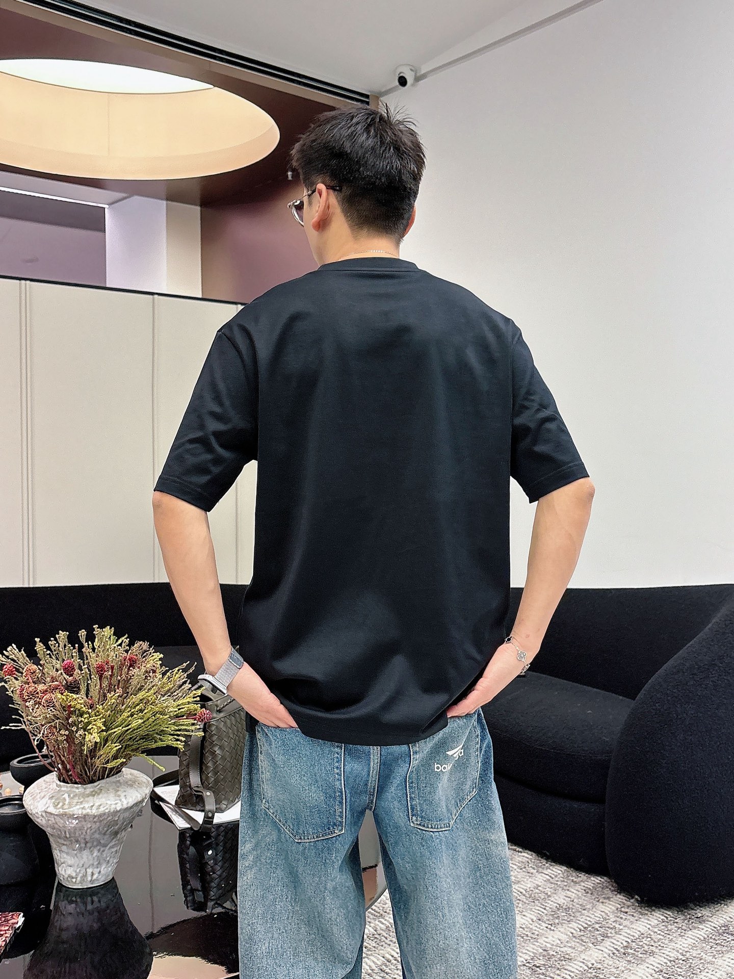 普拉达🌾、🆕2026春夏新品发售新品短袖T恤，面料采用新疆长绒棉，温儒柔软 细腻柔软 上身自然是舒适 凉