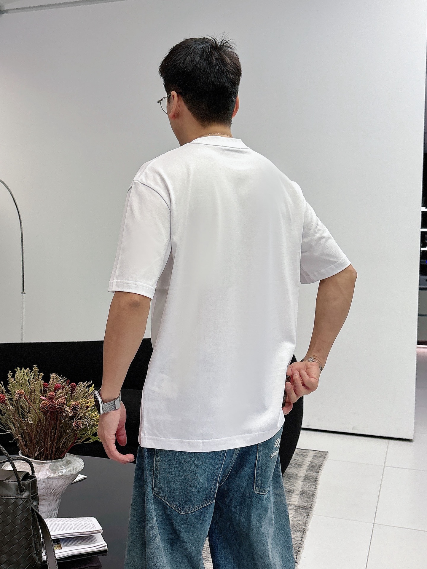 芬迪🌾、🆕2026春夏新品发售新品短袖T恤，面料采用新疆长绒棉，温儒柔软 细腻柔软 上身自然是舒适 凉爽