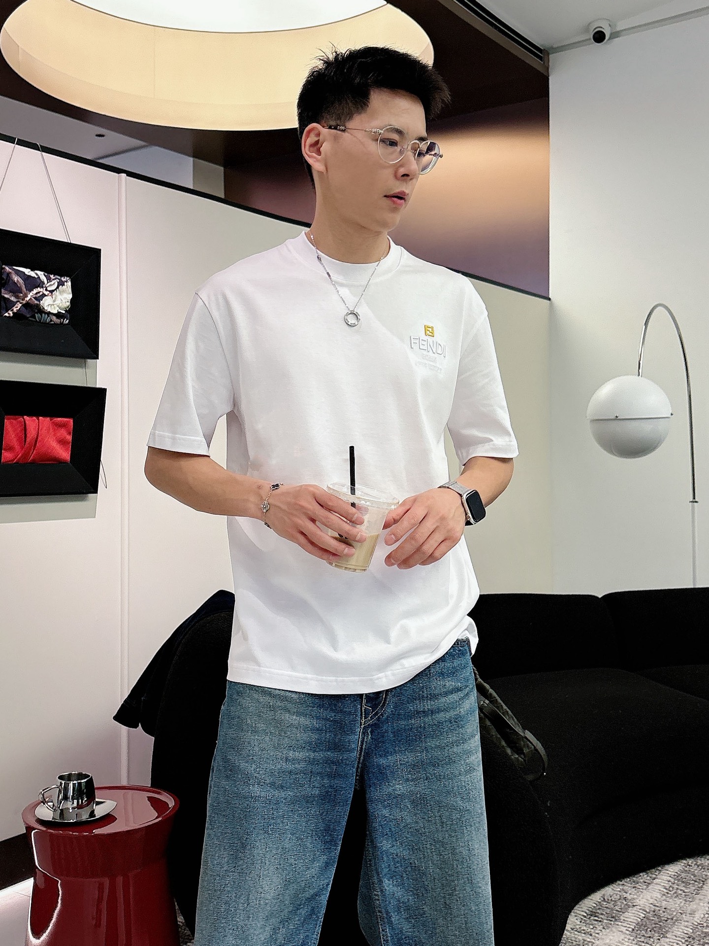 芬迪🌾、🆕2026春夏新品发售新品短袖T恤，面料采用新疆长绒棉，温儒柔软 细腻柔软 上身自然是舒适 凉爽