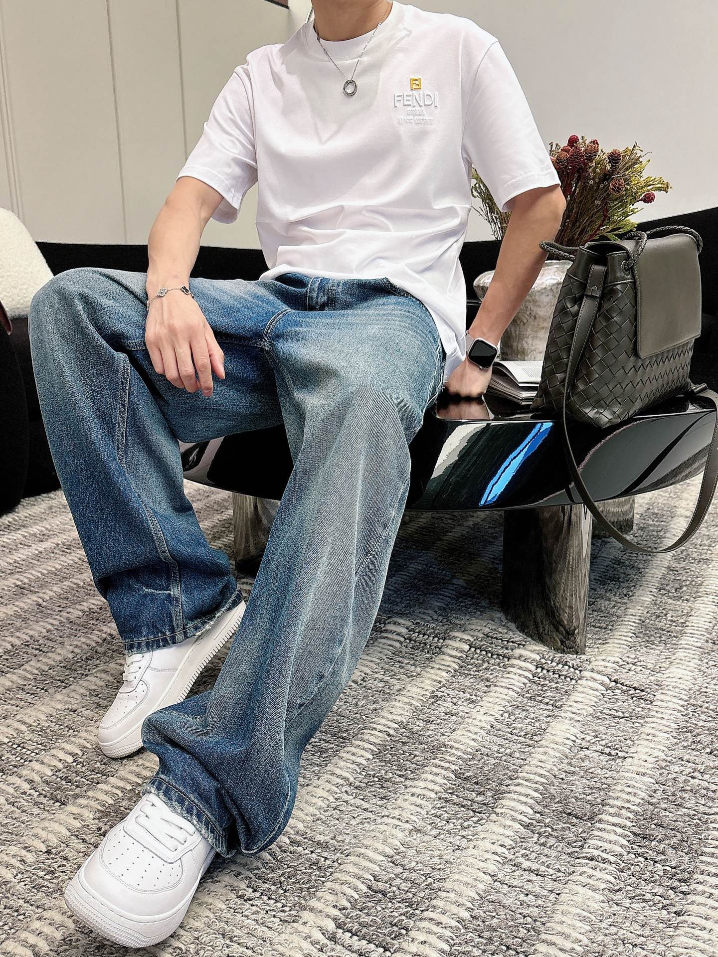 芬迪🌾、🆕2026春夏新品发售新品短袖T恤，面料采用新疆长绒棉，温儒柔软 细腻柔软 上身自然是舒适 凉爽