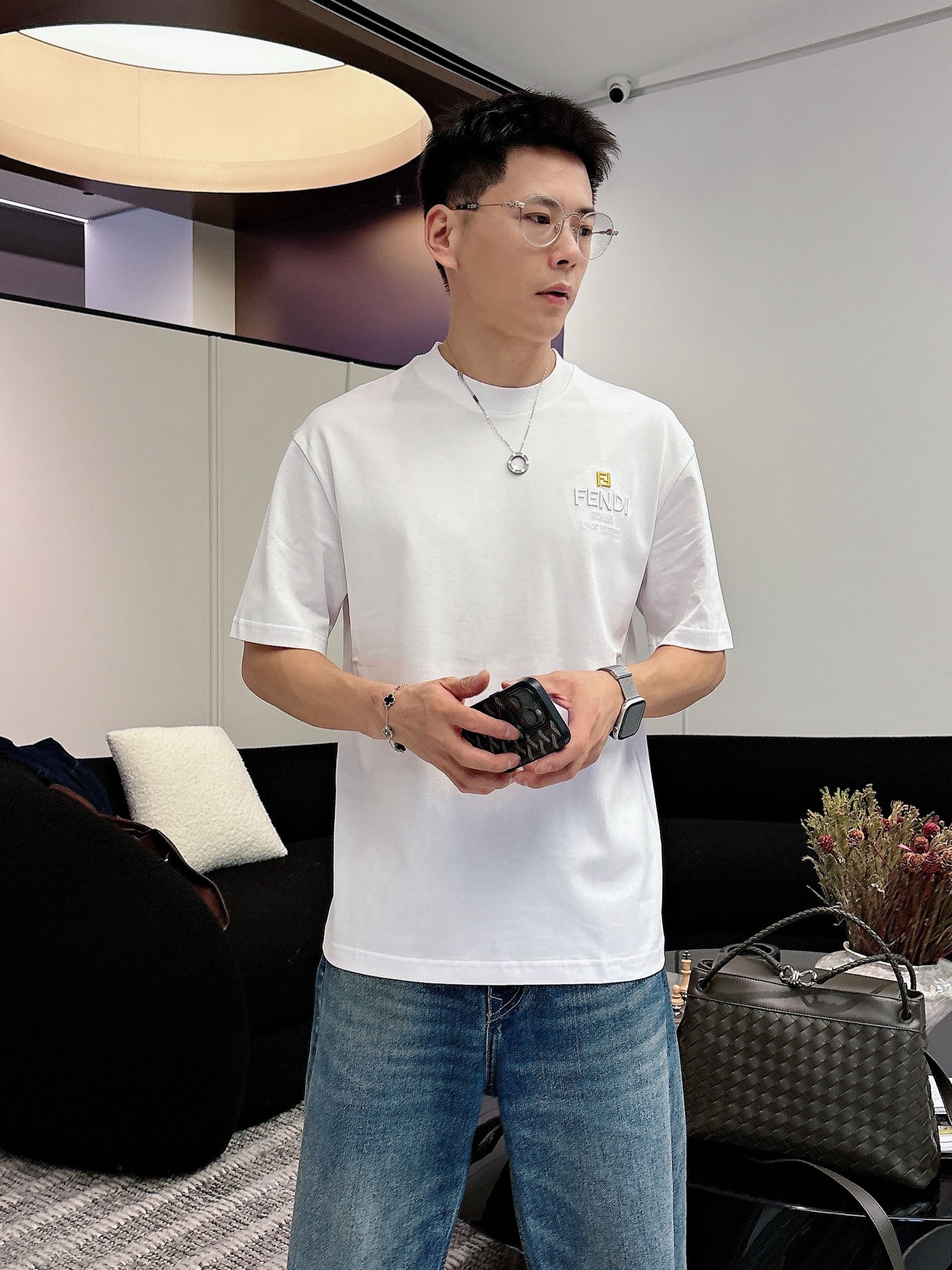 芬迪🌾、🆕2026春夏新品发售新品短袖T恤，面料采用新疆长绒棉，温儒柔软 细腻柔软 上身自然是舒适 凉爽