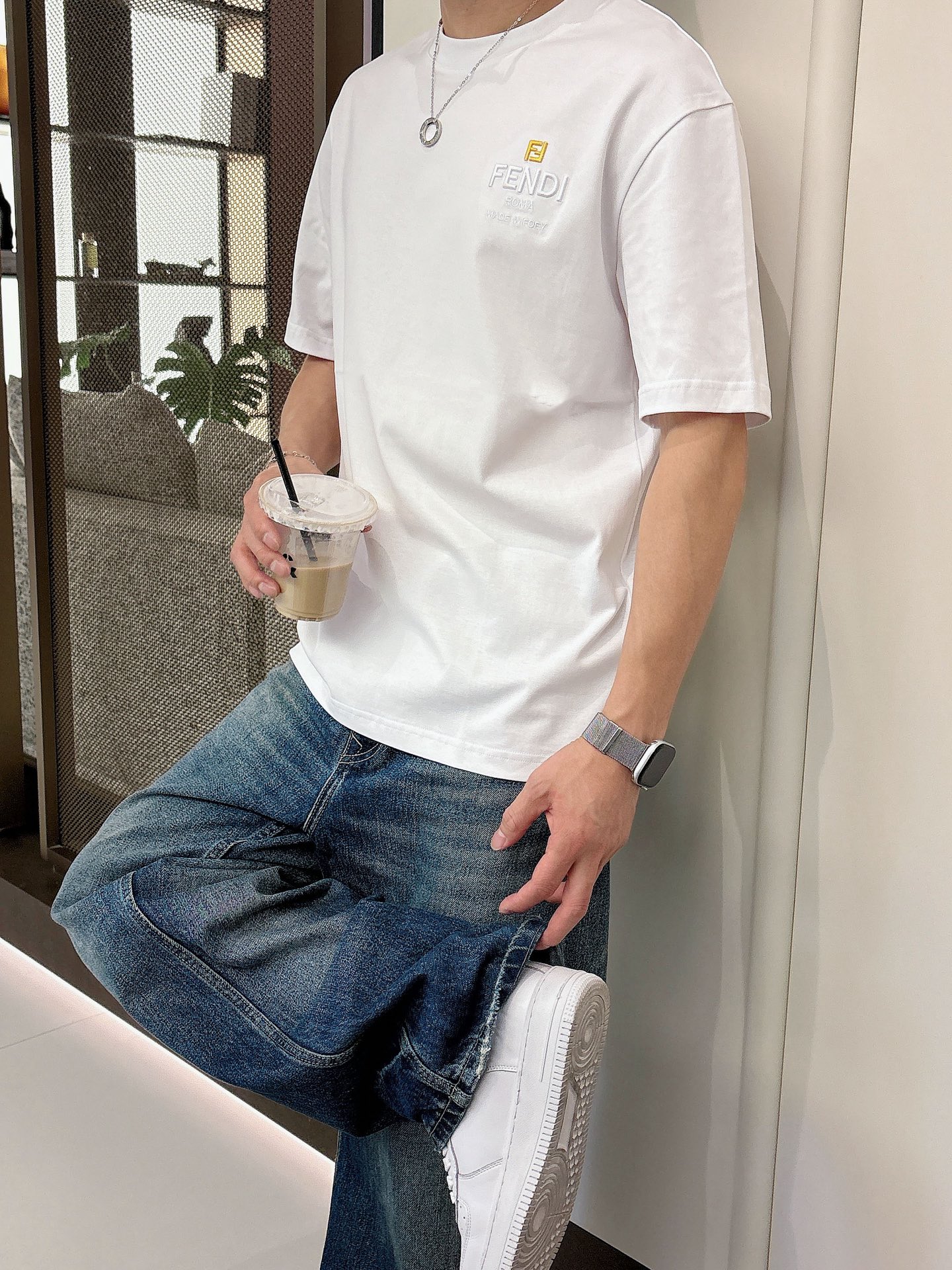 芬迪🌾、🆕2026春夏新品发售新品短袖T恤，面料采用新疆长绒棉，温儒柔软 细腻柔软 上身自然是舒适 凉爽