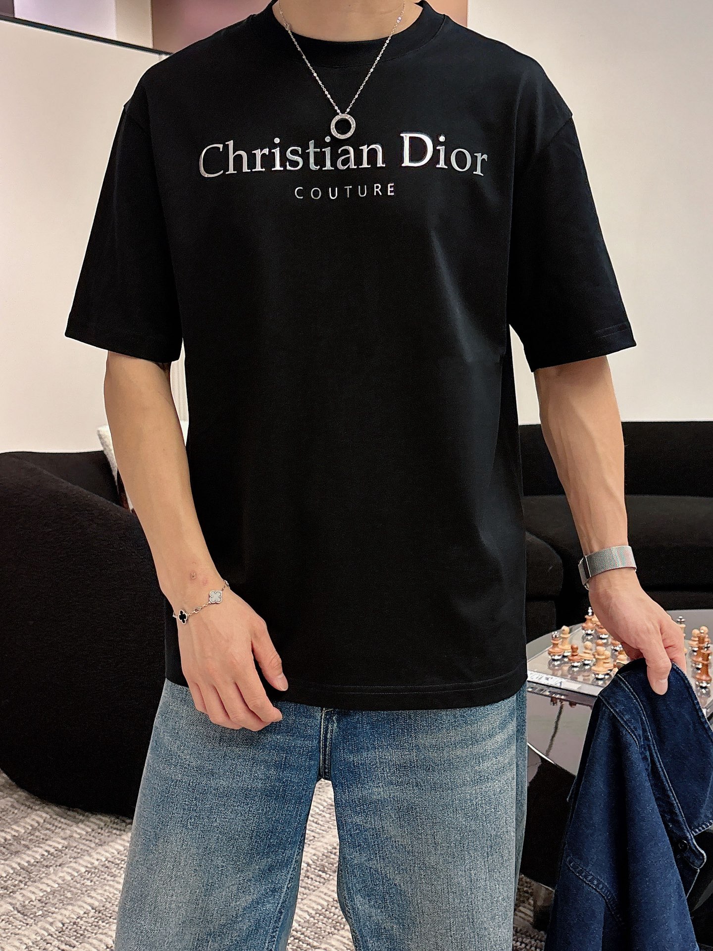 迪奥🌾、🆕2026春夏新品发售新品短袖T恤，面料采用新疆长绒棉，温儒柔软 细腻柔软 上身自然是舒适 凉爽