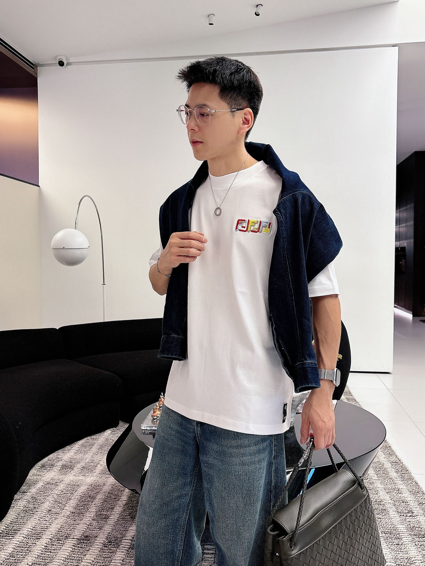 芬迪🌾、🆕2026春夏新品发售新品短袖T恤，面料采用新疆长绒棉，温儒柔软 细腻柔软 上身自然是舒适 凉爽