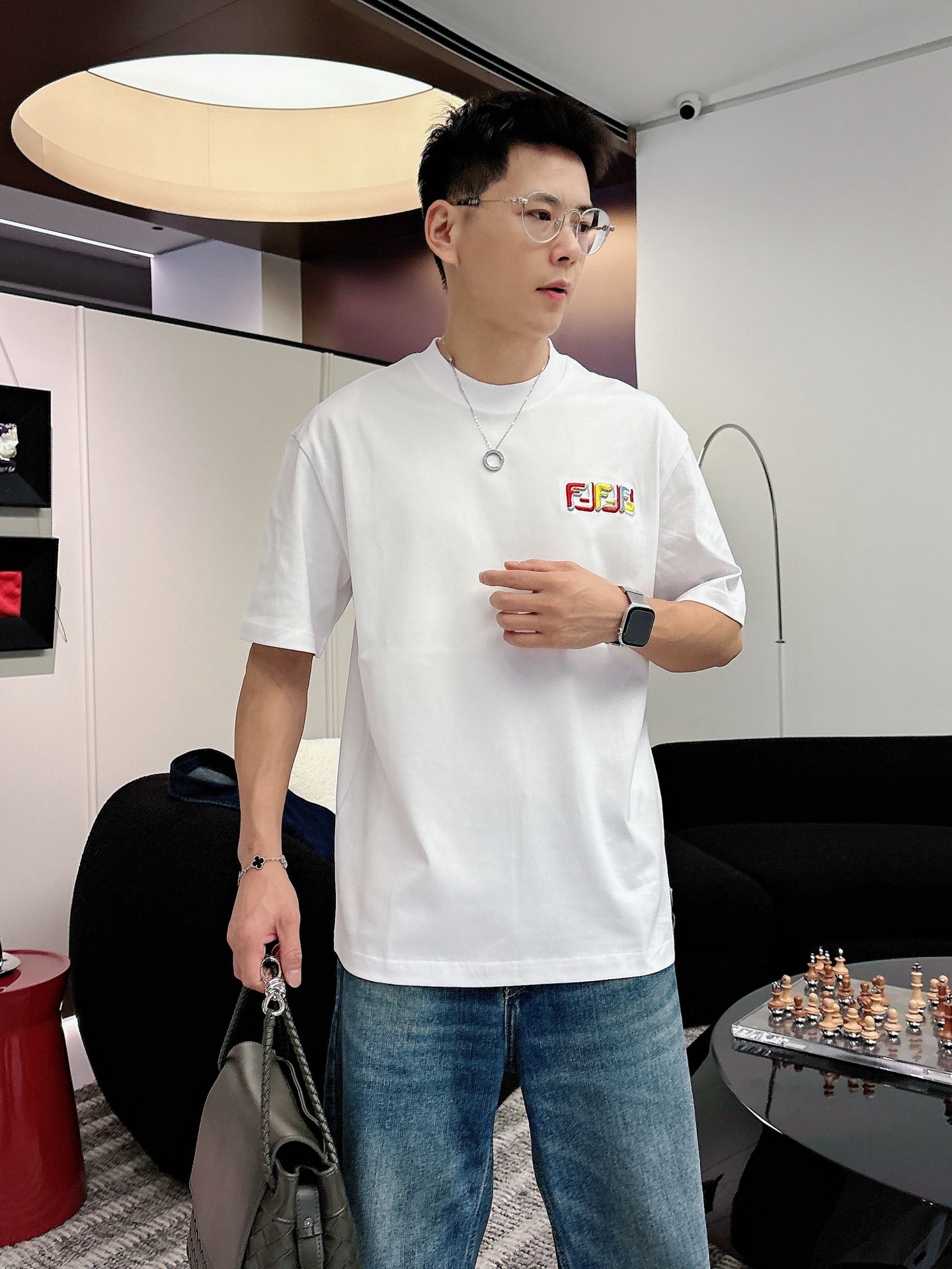 芬迪🌾、🆕2026春夏新品发售新品短袖T恤，面料采用新疆长绒棉，温儒柔软 细腻柔软 上身自然是舒适 凉爽