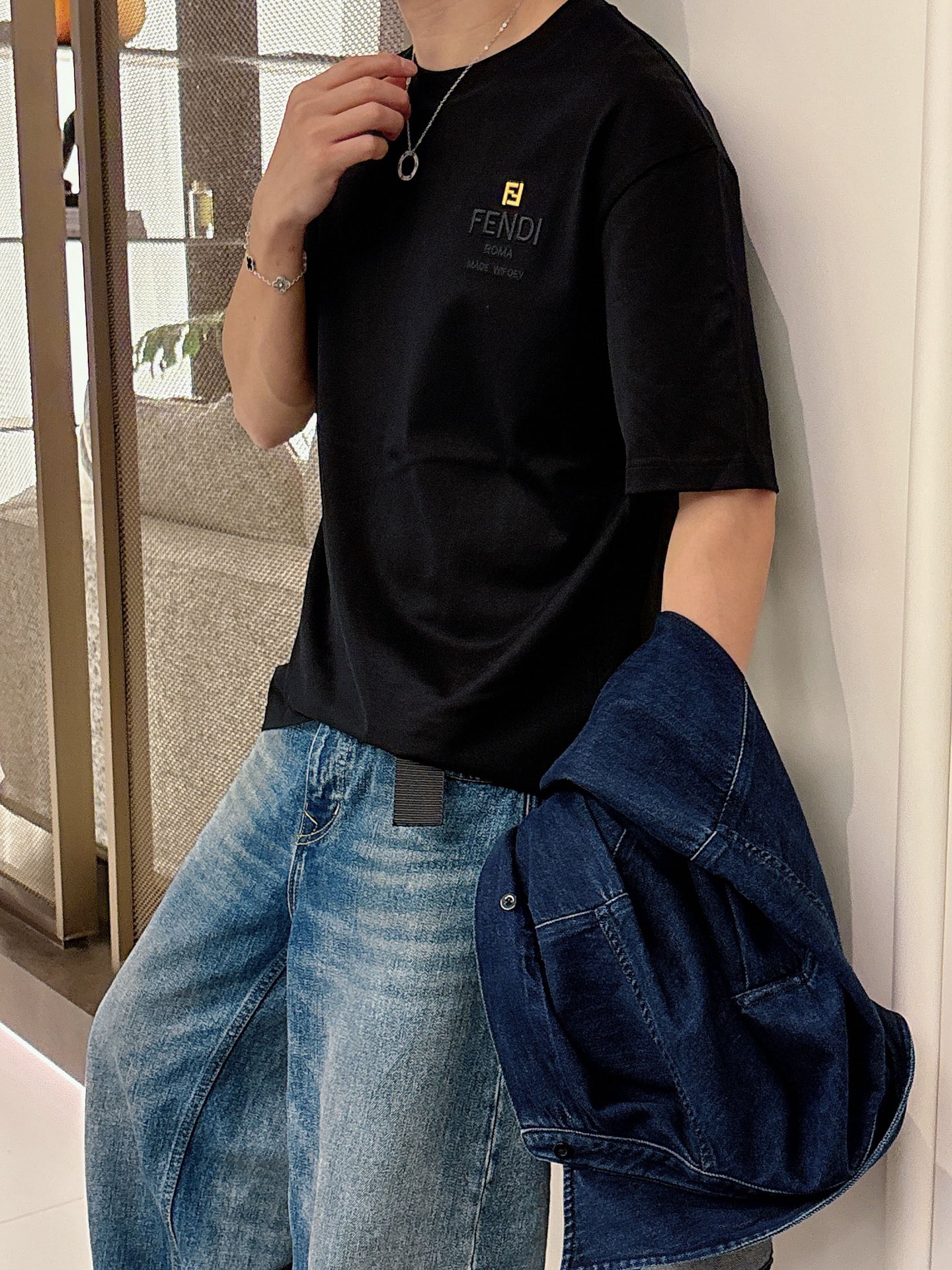 芬迪🌾、🆕2026春夏新品发售新品短袖T恤，面料采用新疆长绒棉，温儒柔软 细腻柔软 上身自然是舒适 凉爽