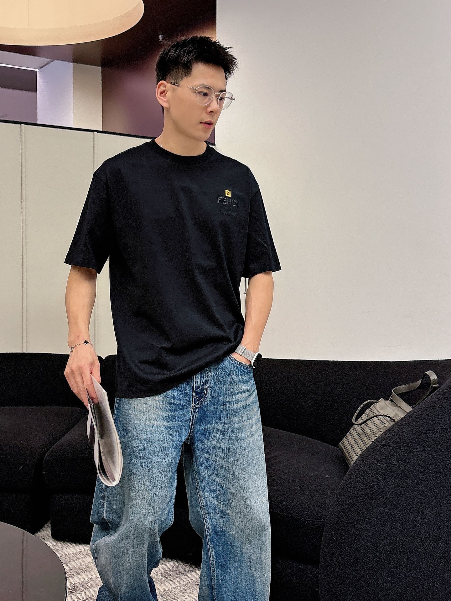 芬迪🌾、🆕2026春夏新品发售新品短袖T恤，面料采用新疆长绒棉，温儒柔软 细腻柔软 上身自然是舒适 凉爽