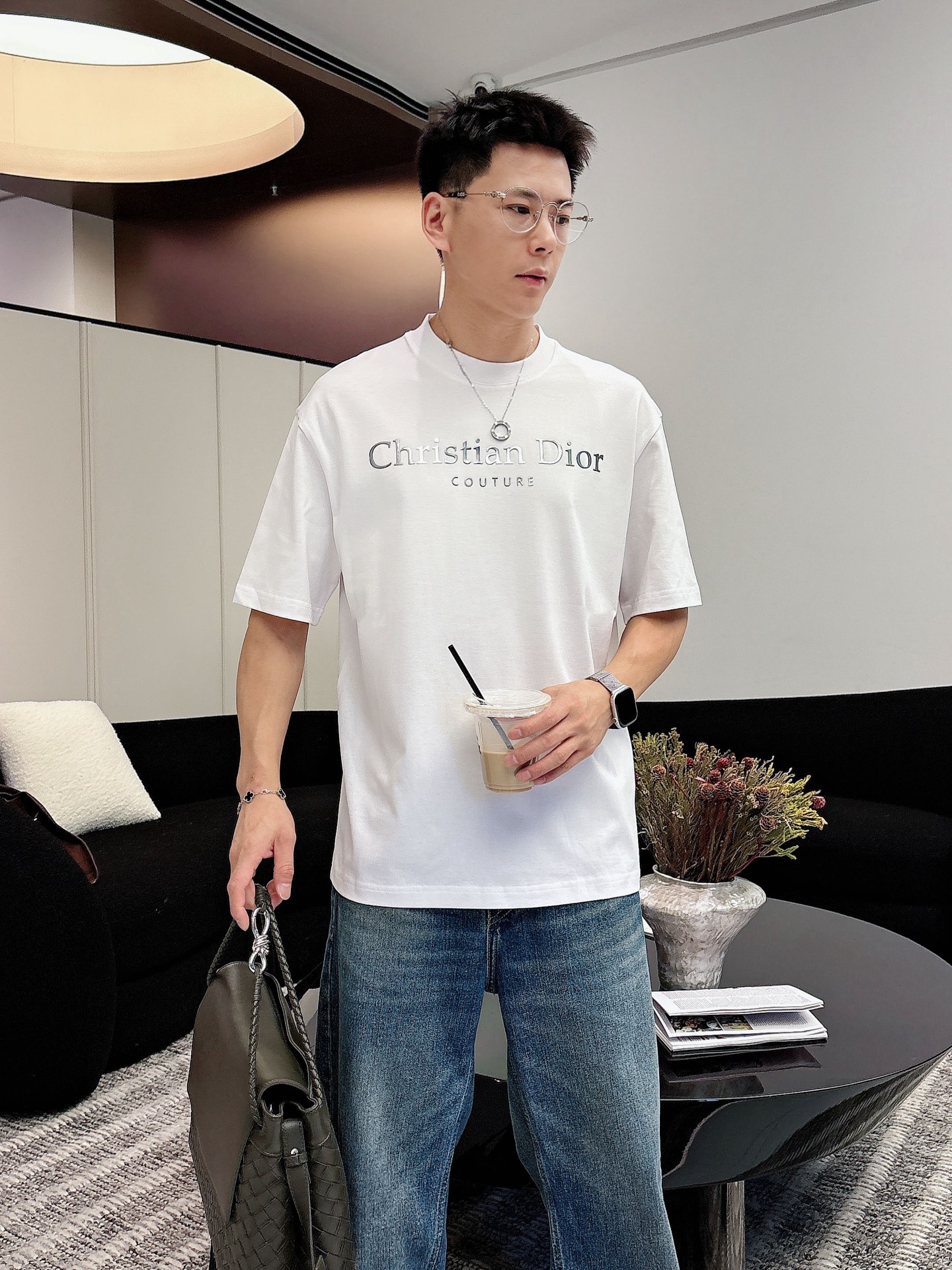 迪奥🌾、🆕2026春夏新品发售新品短袖T恤，面料采用新疆长绒棉，温儒柔软 细腻柔软 上身自然是舒适 凉爽