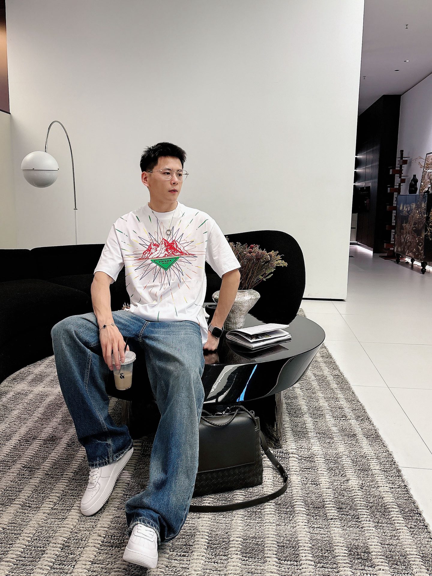 普拉达🌾、🆕2026春夏新品发售新品短袖T恤，面料采用新疆长绒棉，温儒柔软 细腻柔软 上身自然是舒适 凉