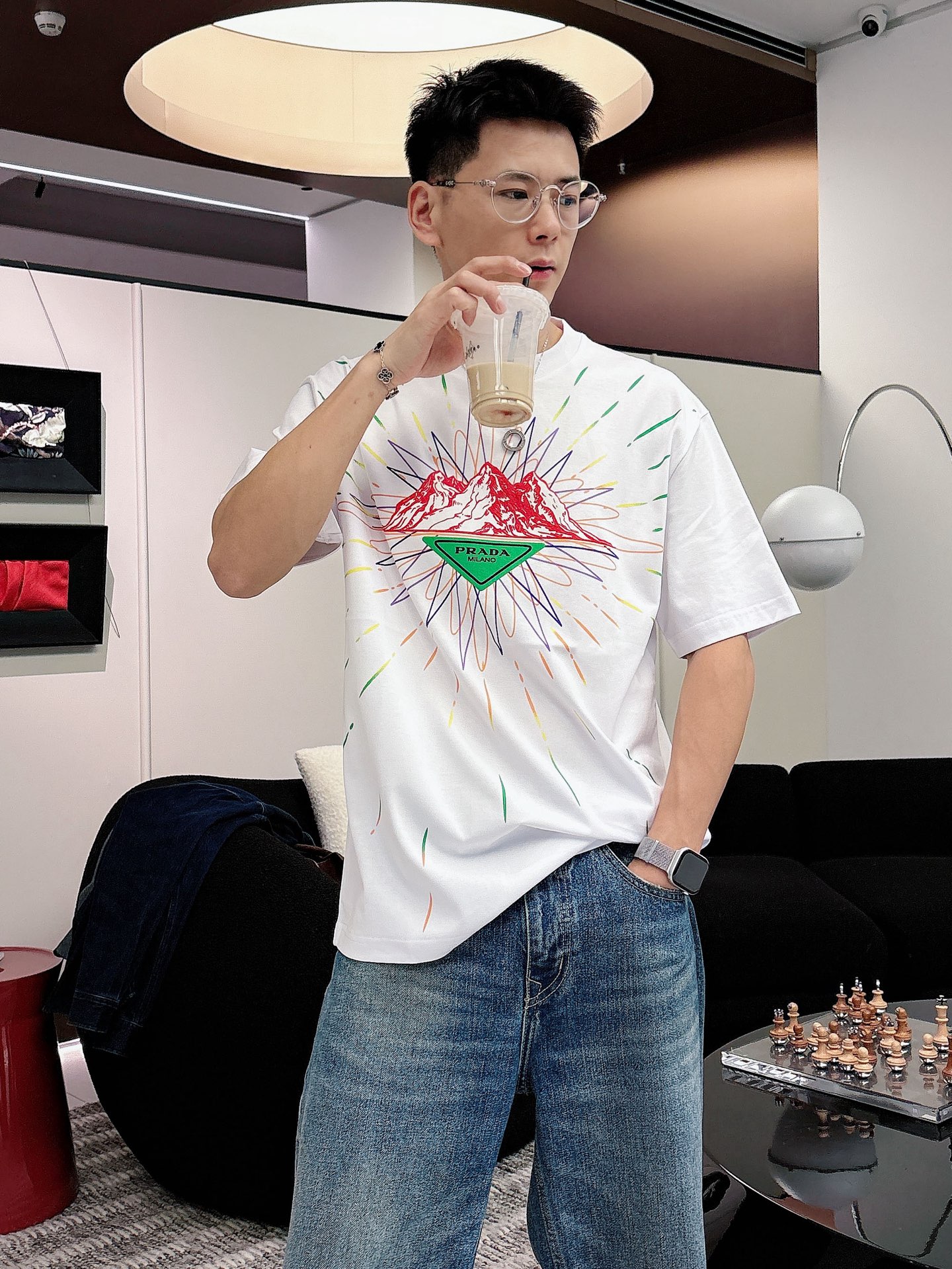 普拉达🌾、🆕2026春夏新品发售新品短袖T恤，面料采用新疆长绒棉，温儒柔软 细腻柔软 上身自然是舒适 凉