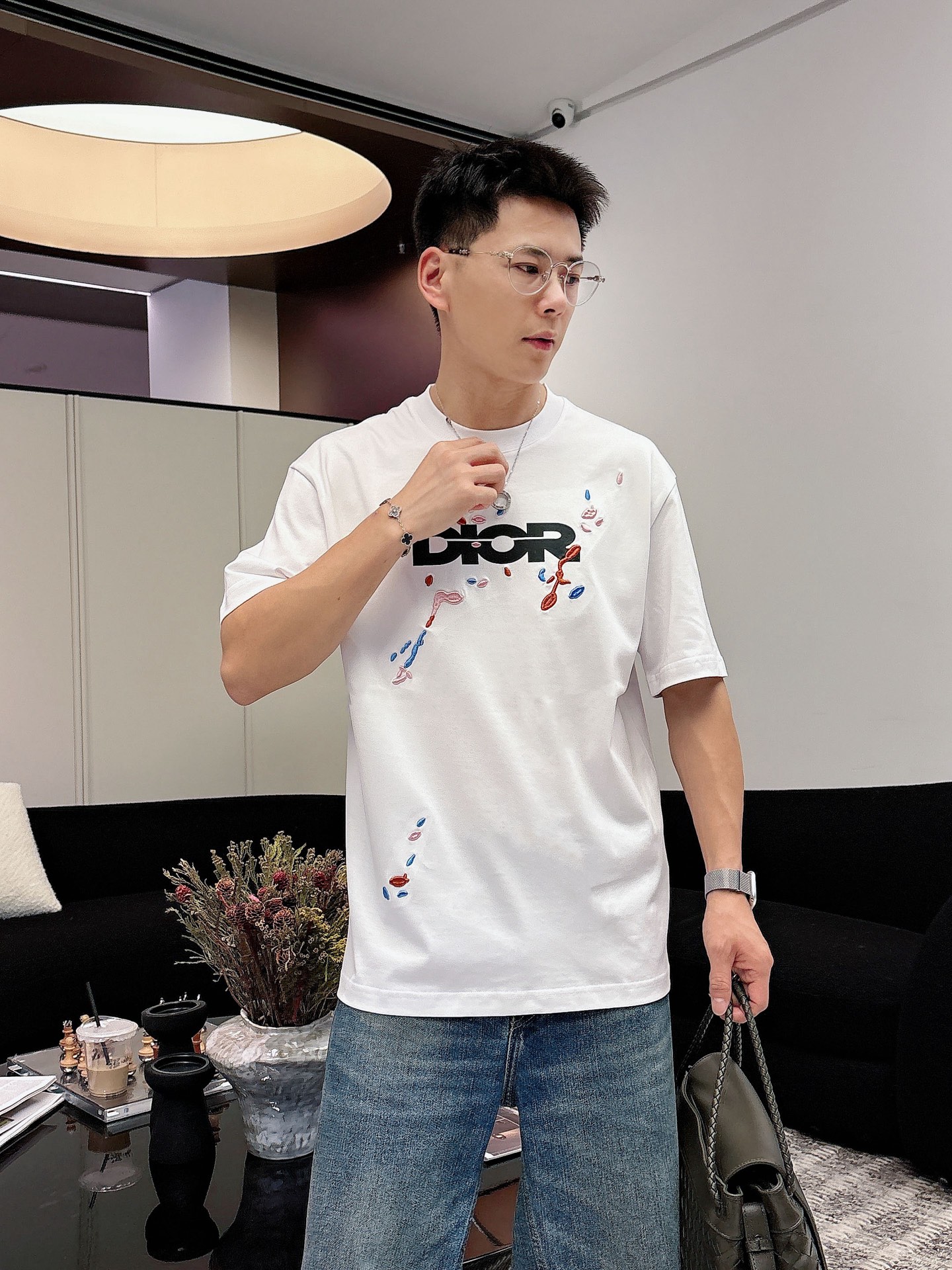 迪奥🌾、🆕2026春夏新品发售新品短袖T恤，面料采用新疆长绒棉，温儒柔软 细腻柔软 上身自然是舒适 凉爽