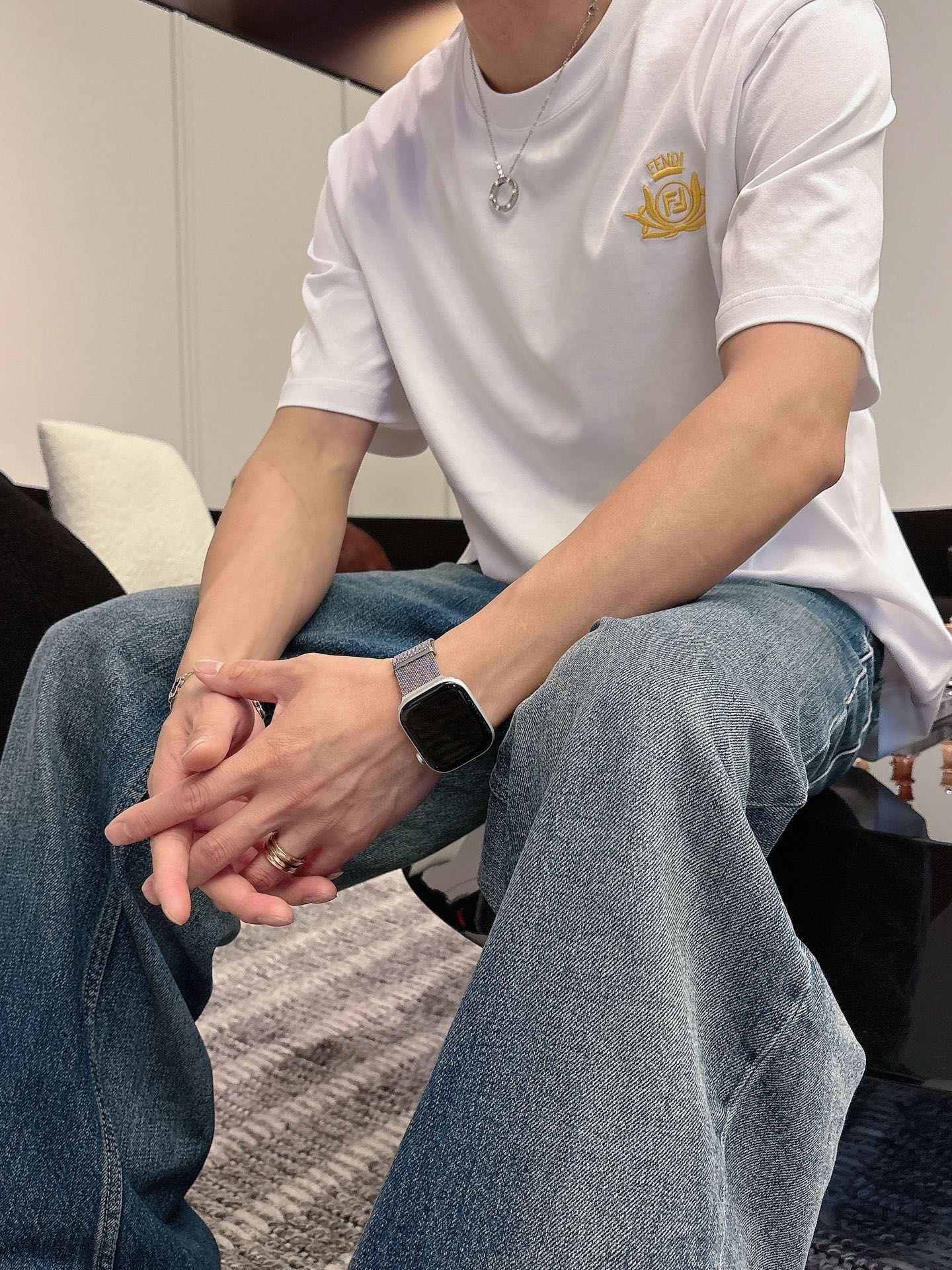 芬迪🌾、🆕2026春夏新品发售新品短袖T恤，面料采用新疆长绒棉，温儒柔软 细腻柔软 上身自然是舒适 凉爽