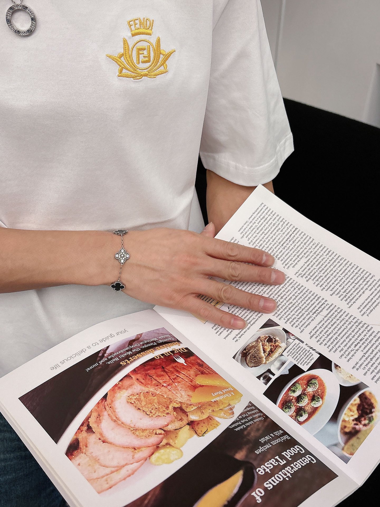 芬迪🌾、🆕2026春夏新品发售新品短袖T恤，面料采用新疆长绒棉，温儒柔软 细腻柔软 上身自然是舒适 凉爽