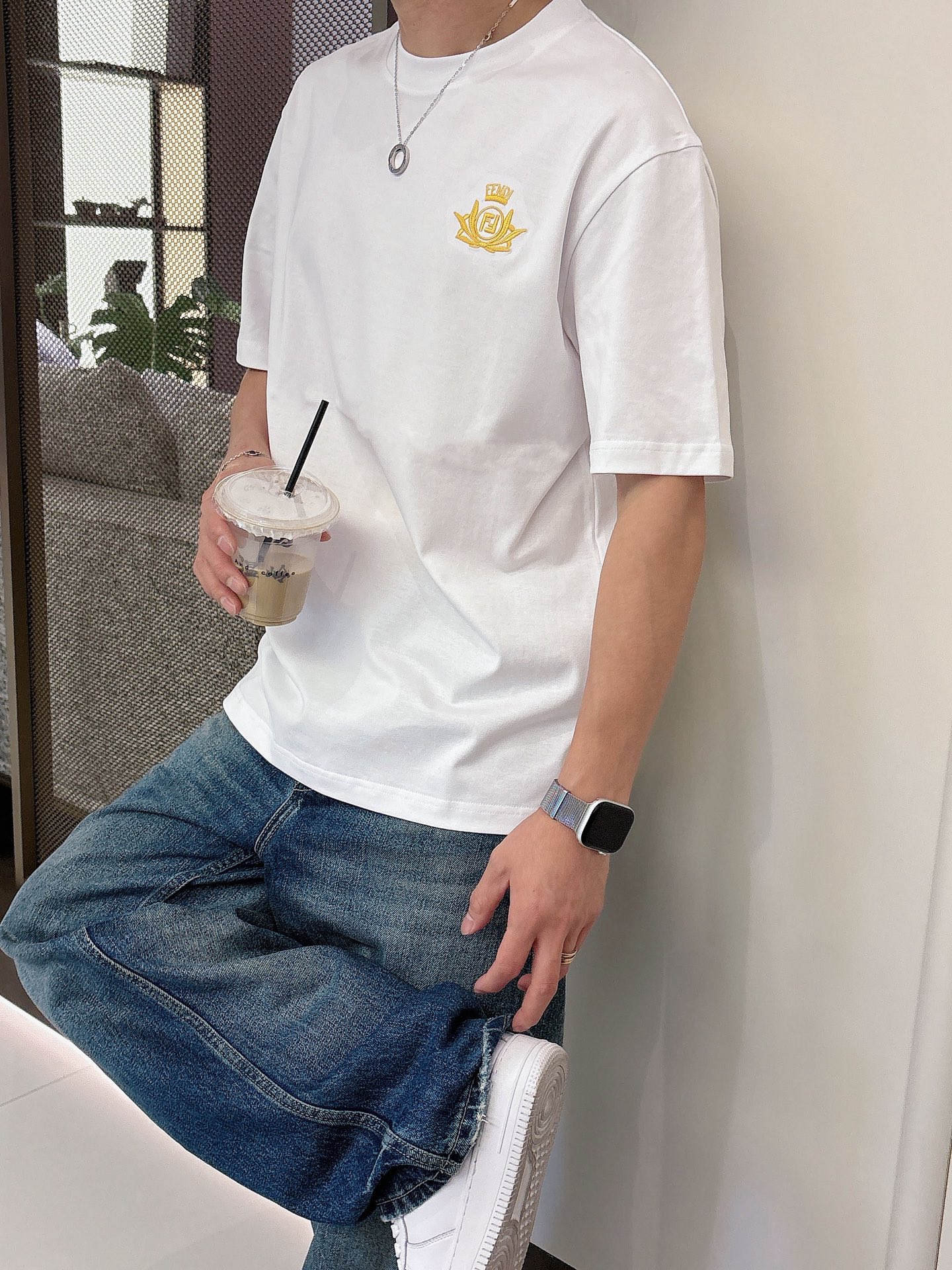 芬迪🌾、🆕2026春夏新品发售新品短袖T恤，面料采用新疆长绒棉，温儒柔软 细腻柔软 上身自然是舒适 凉爽