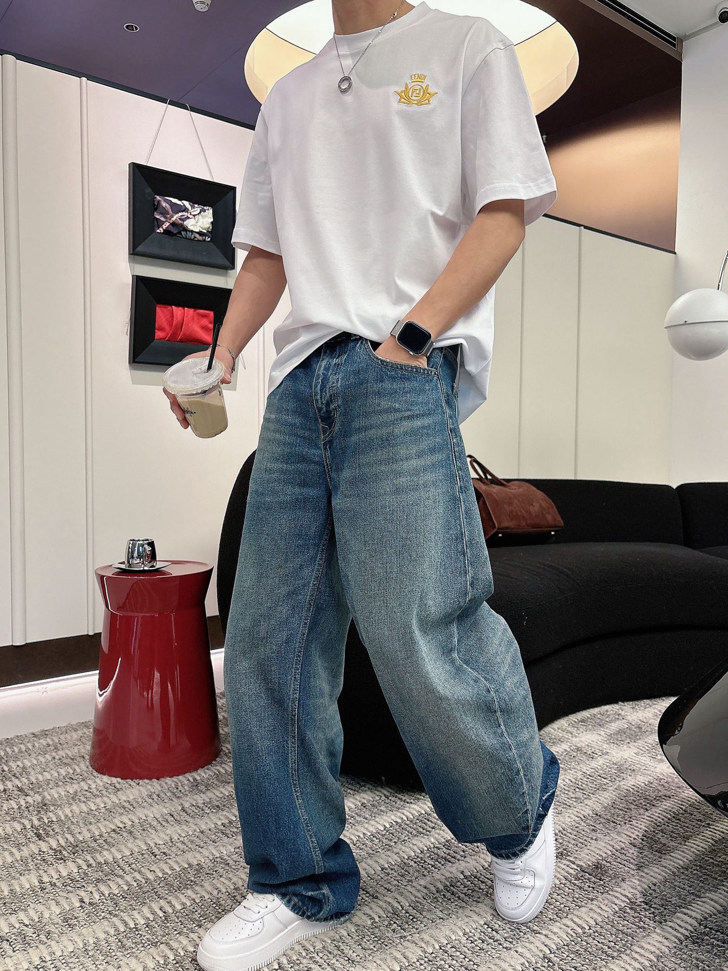 芬迪🌾、🆕2026春夏新品发售新品短袖T恤，面料采用新疆长绒棉，温儒柔软 细腻柔软 上身自然是舒适 凉爽