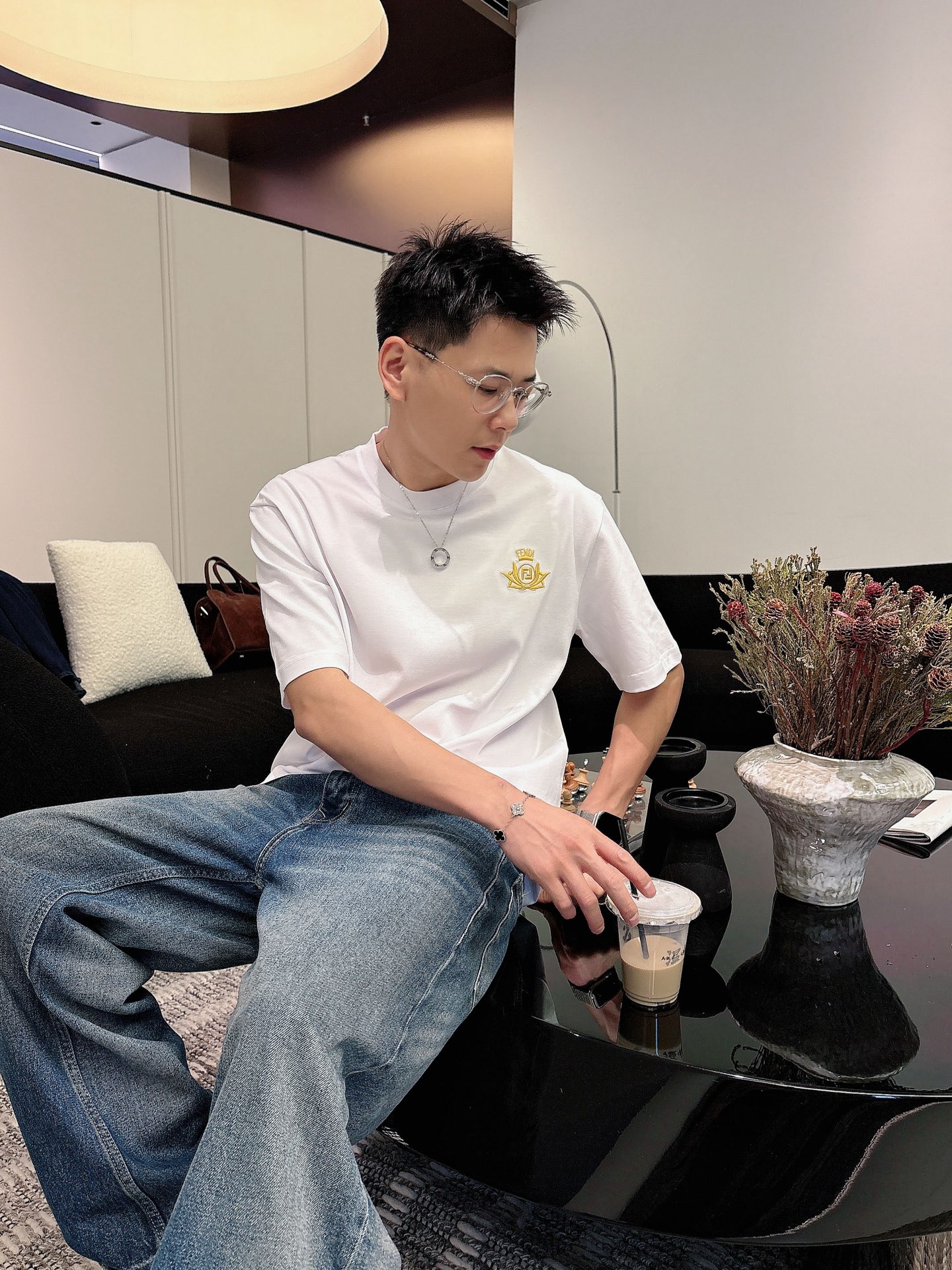 芬迪🌾、🆕2026春夏新品发售新品短袖T恤，面料采用新疆长绒棉，温儒柔软 细腻柔软 上身自然是舒适 凉爽