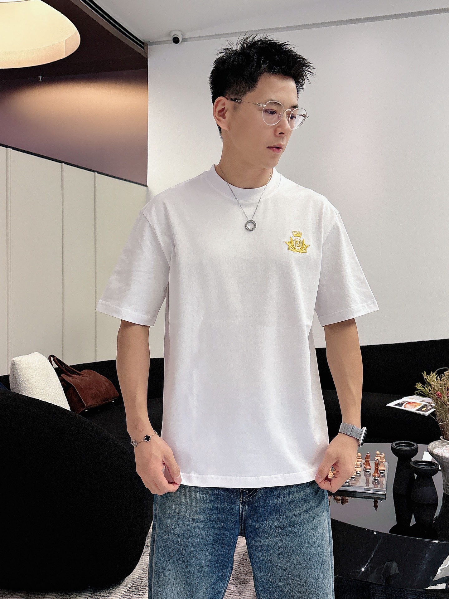 芬迪🌾、🆕2026春夏新品发售新品短袖T恤，面料采用新疆长绒棉，温儒柔软 细腻柔软 上身自然是舒适 凉爽