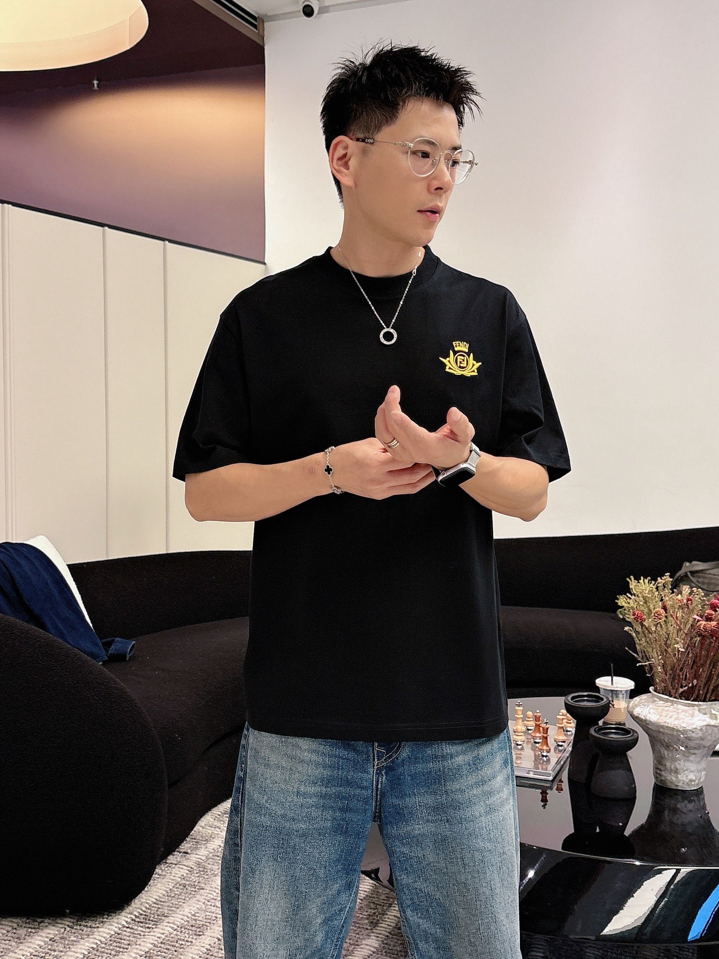 芬迪🌾、🆕2026春夏新品发售新品短袖T恤，面料采用新疆长绒棉，温儒柔软 细腻柔软 上身自然是舒适 凉爽