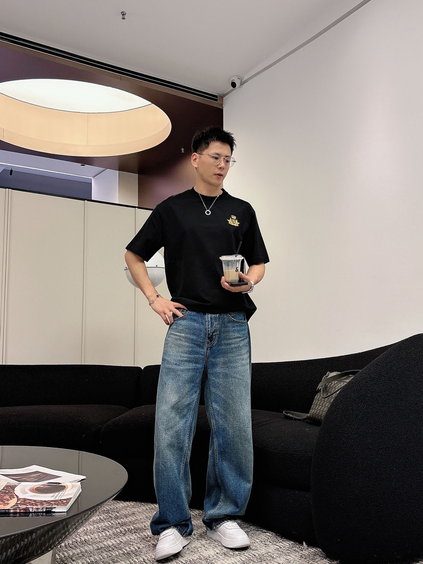 芬迪🌾、🆕2026春夏新品发售新品短袖T恤，面料采用新疆长绒棉，温儒柔软 细腻柔软 上身自然是舒适 凉爽