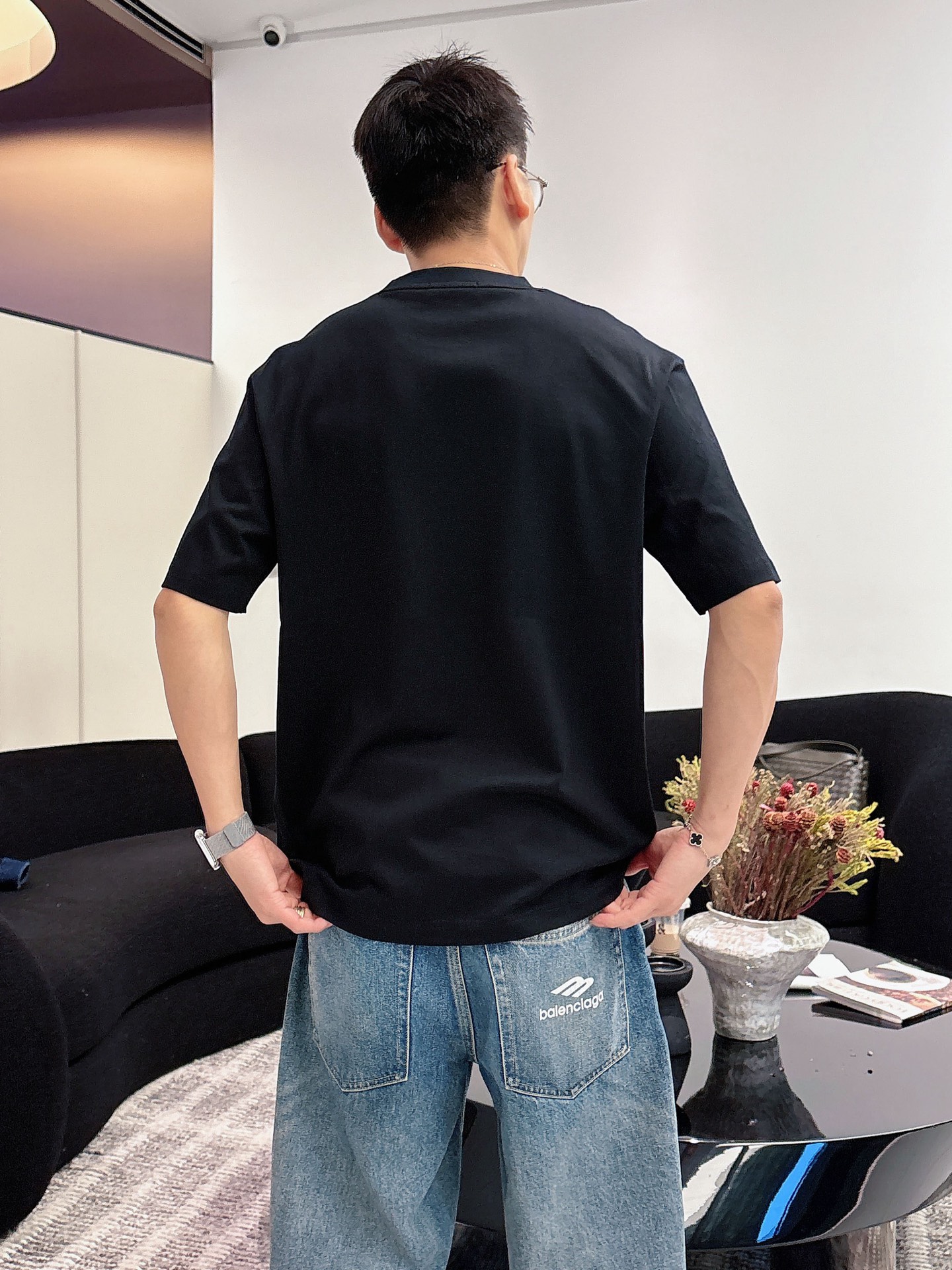 芬迪🌾、🆕2026春夏新品发售新品短袖T恤，面料采用新疆长绒棉，温儒柔软 细腻柔软 上身自然是舒适 凉爽