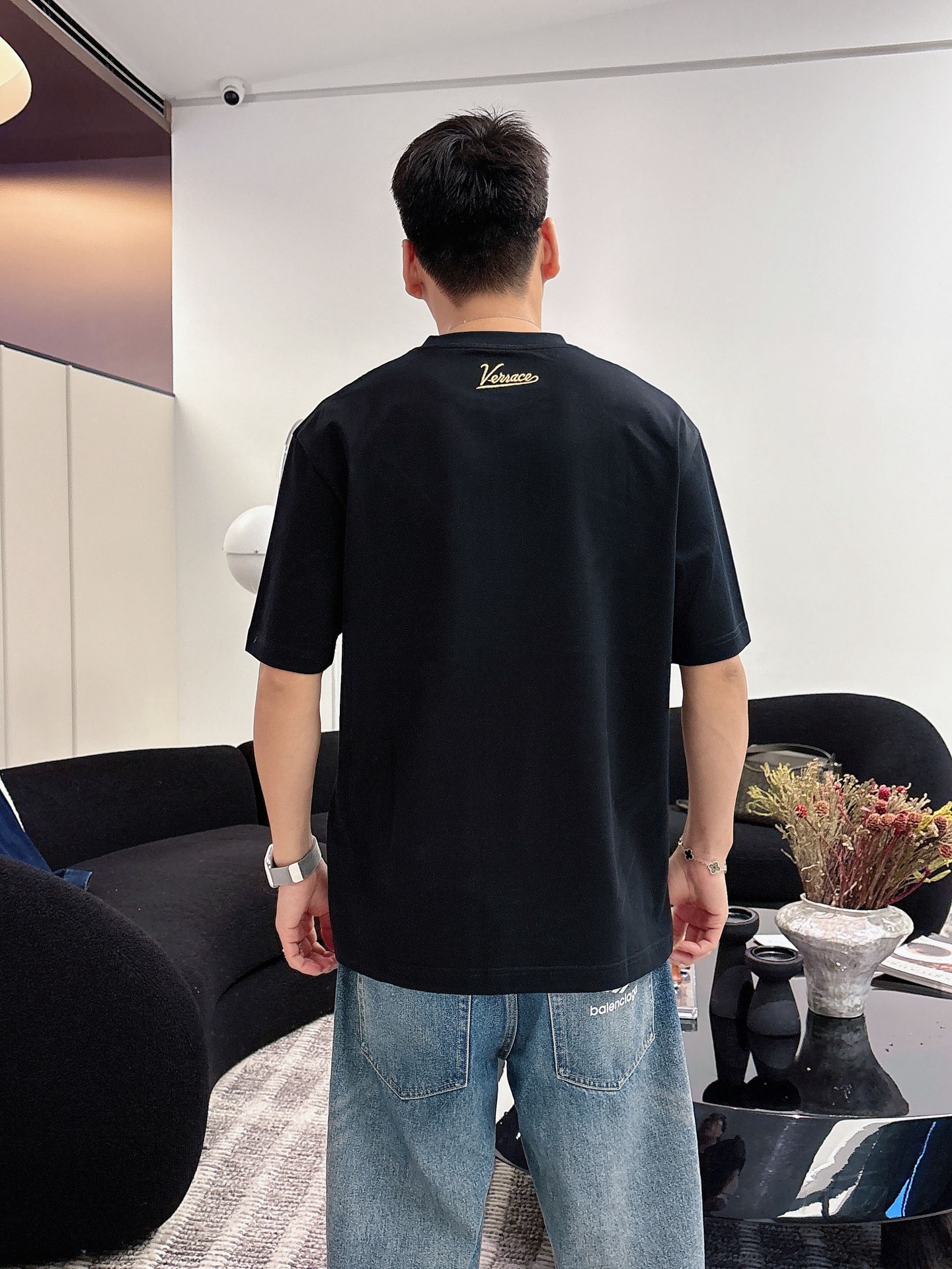 范思哲🌾、🆕2026春夏新品发售新品短袖T恤，面料采用新疆长绒棉，温儒柔软 细腻柔软 上身自然是舒适 凉