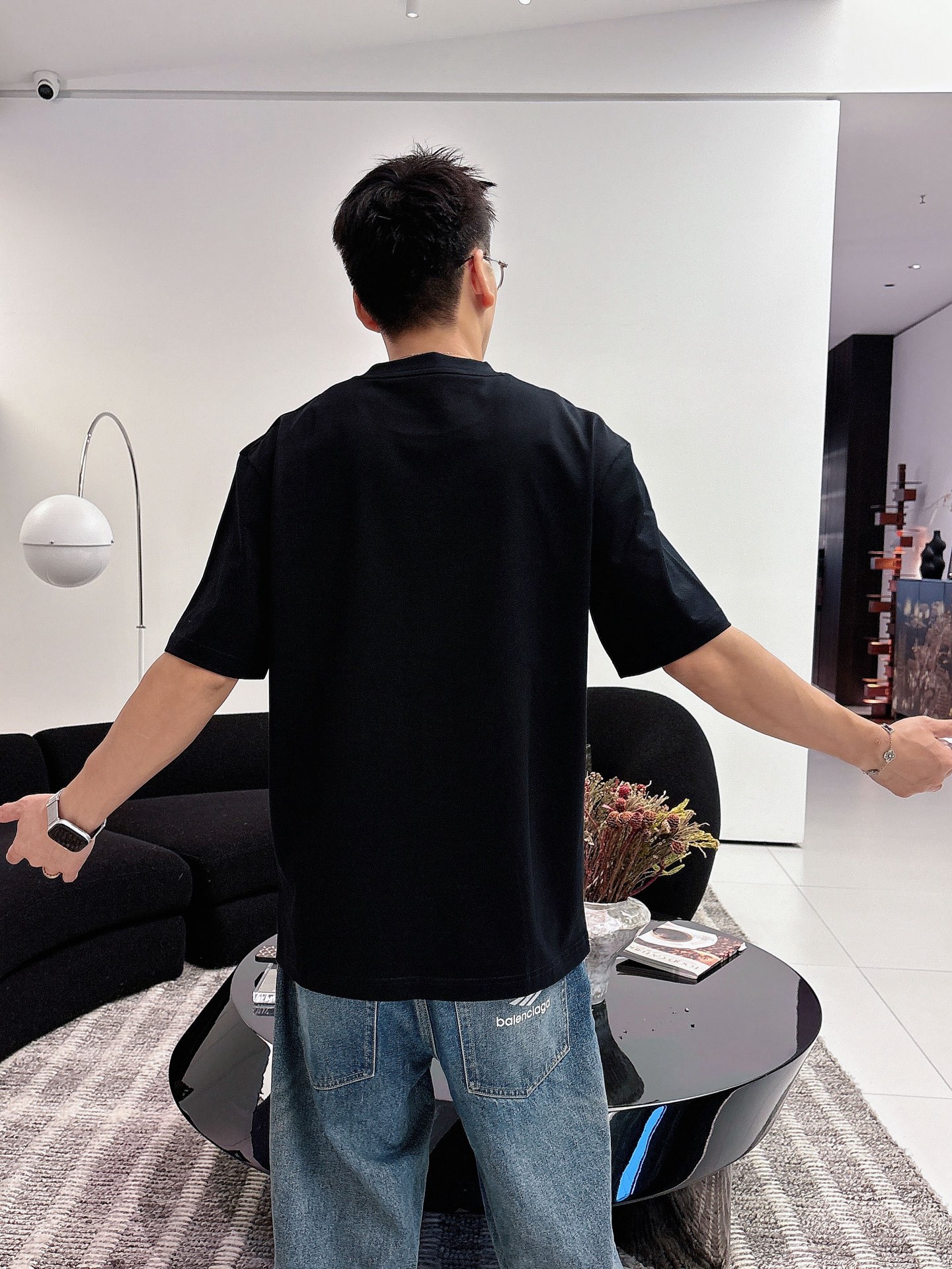 芬迪🌾、🆕2026春夏新品发售新品短袖T恤，面料采用新疆长绒棉，温儒柔软 细腻柔软 上身自然是舒适 凉爽