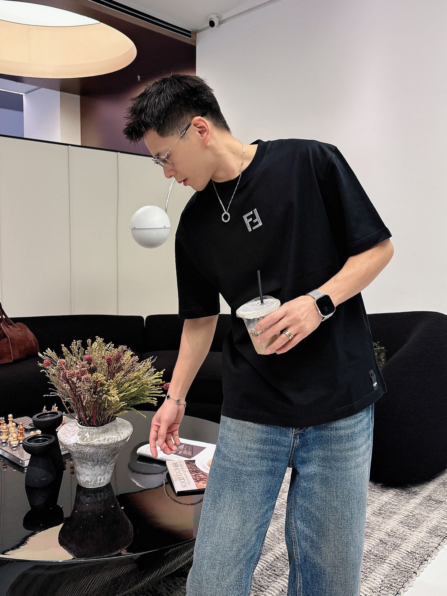 芬迪🌾、🆕2026春夏新品发售新品短袖T恤，面料采用新疆长绒棉，温儒柔软 细腻柔软 上身自然是舒适 凉爽