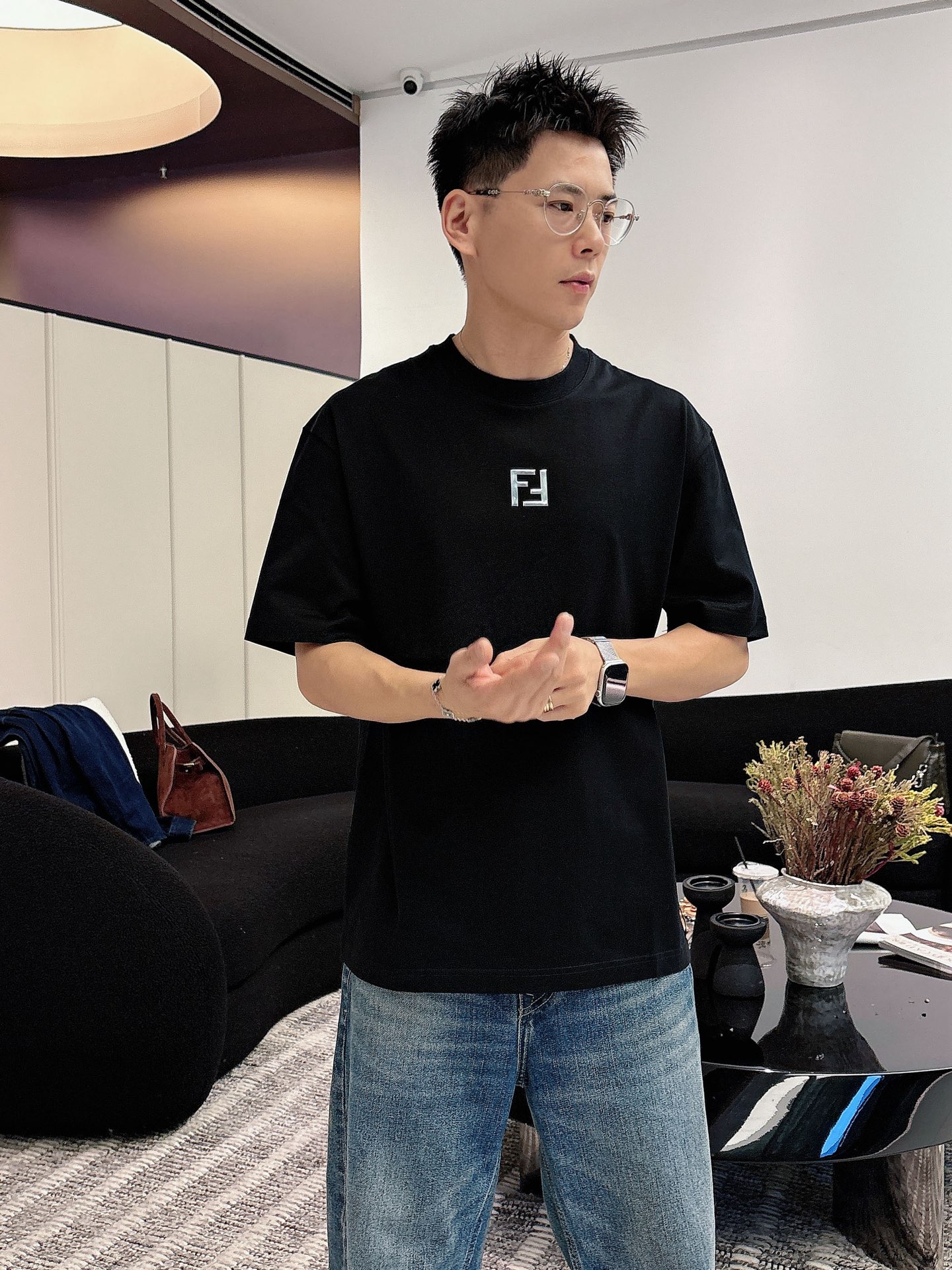 芬迪🌾、🆕2026春夏新品发售新品短袖T恤，面料采用新疆长绒棉，温儒柔软 细腻柔软 上身自然是舒适 凉爽