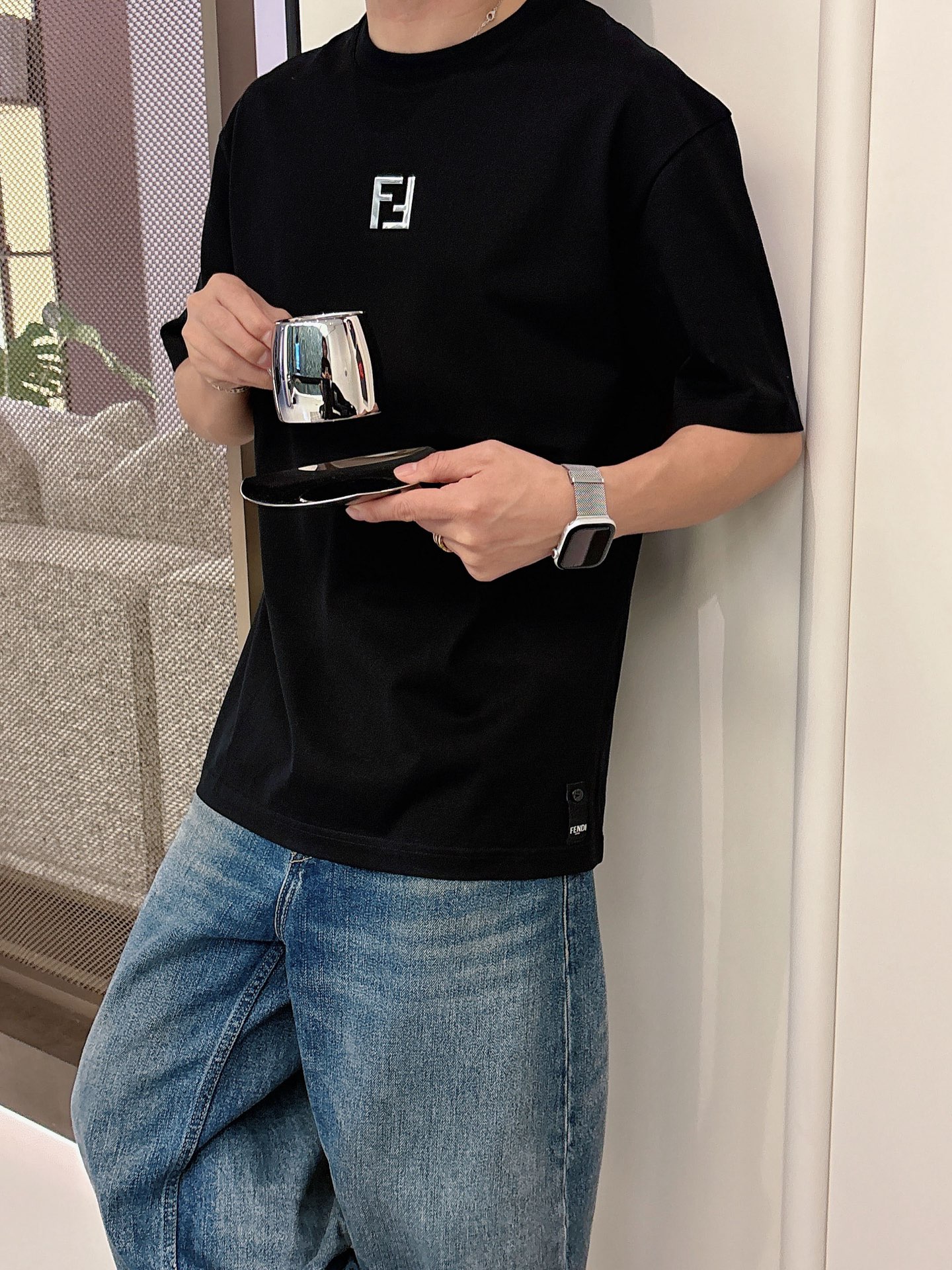 芬迪🌾、🆕2026春夏新品发售新品短袖T恤，面料采用新疆长绒棉，温儒柔软 细腻柔软 上身自然是舒适 凉爽