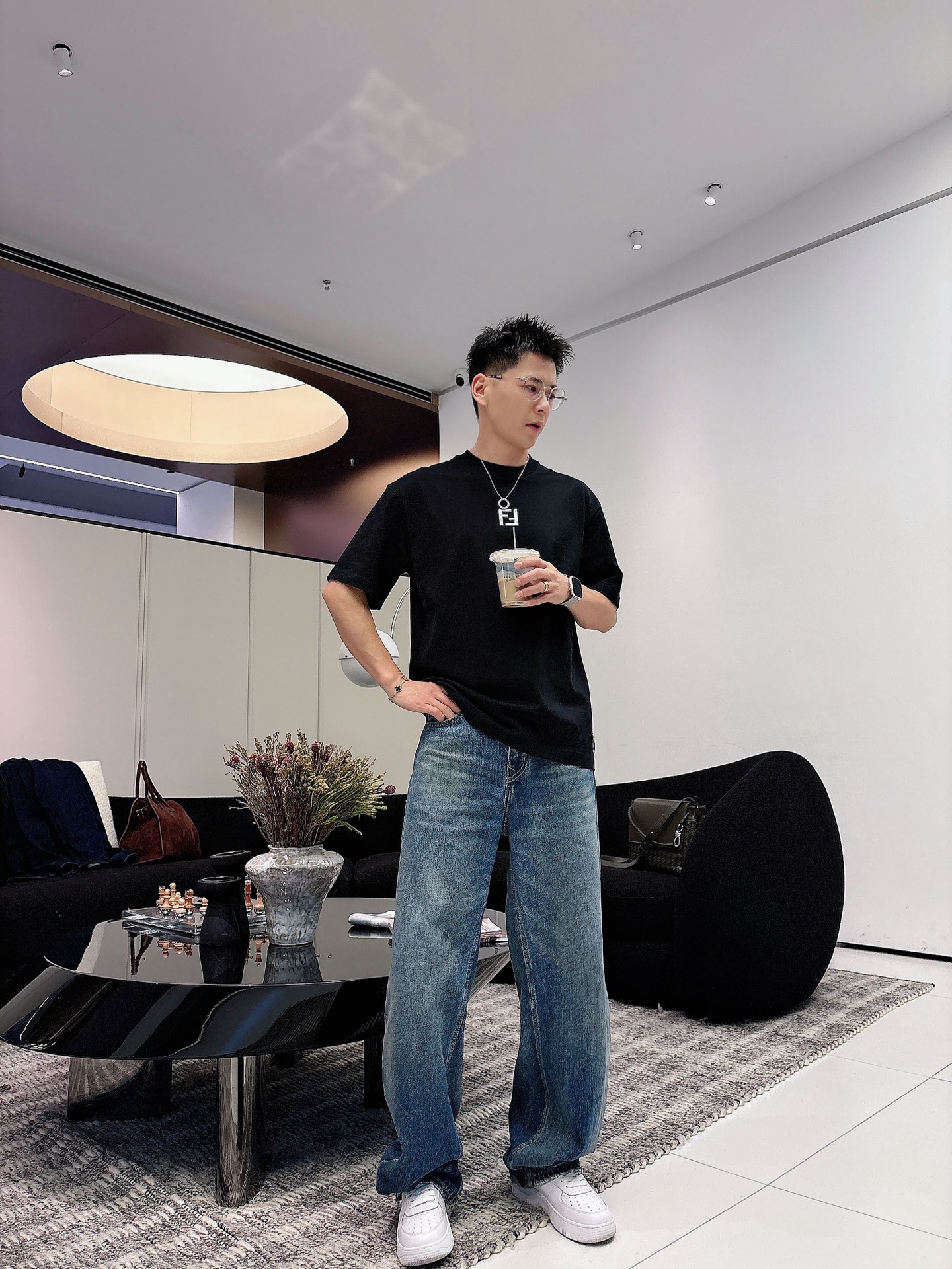 芬迪🌾、🆕2026春夏新品发售新品短袖T恤，面料采用新疆长绒棉，温儒柔软 细腻柔软 上身自然是舒适 凉爽