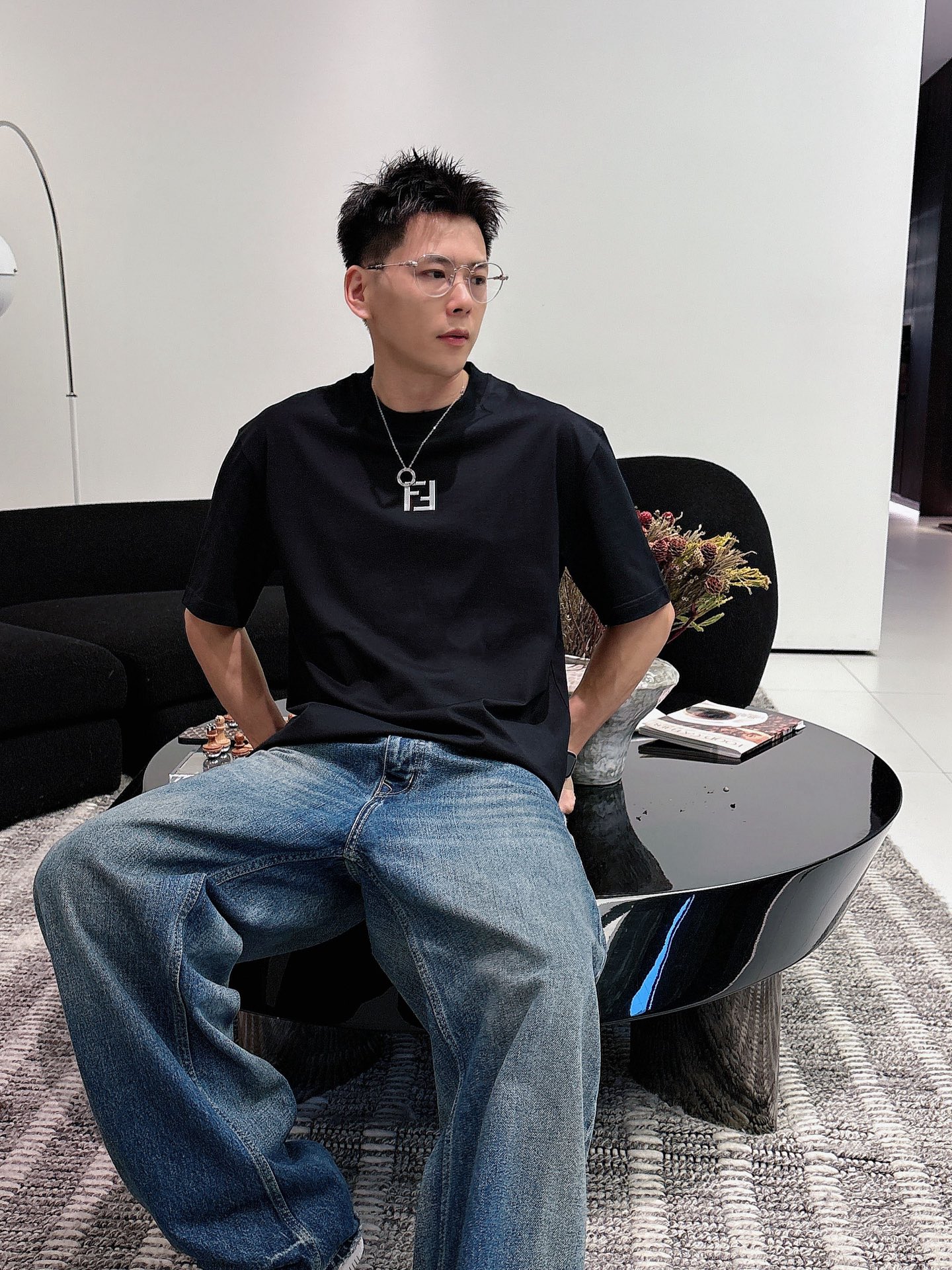 芬迪🌾、🆕2026春夏新品发售新品短袖T恤，面料采用新疆长绒棉，温儒柔软 细腻柔软 上身自然是舒适 凉爽