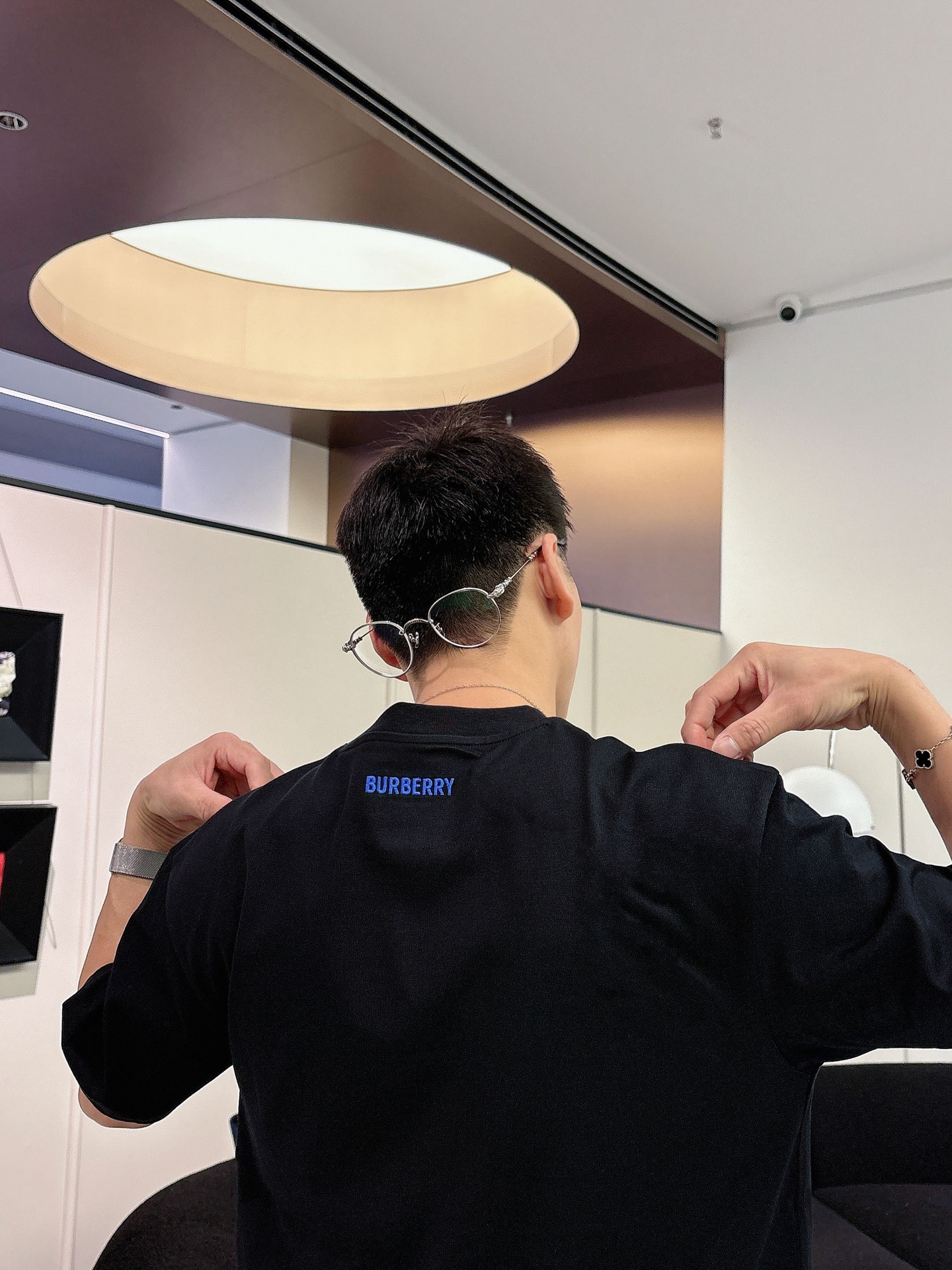 巴宝莉🌾、🆕2026春夏新品发售新品短袖T恤，面料采用新疆长绒棉，温儒柔软 细腻柔软 上身自然是舒适 凉