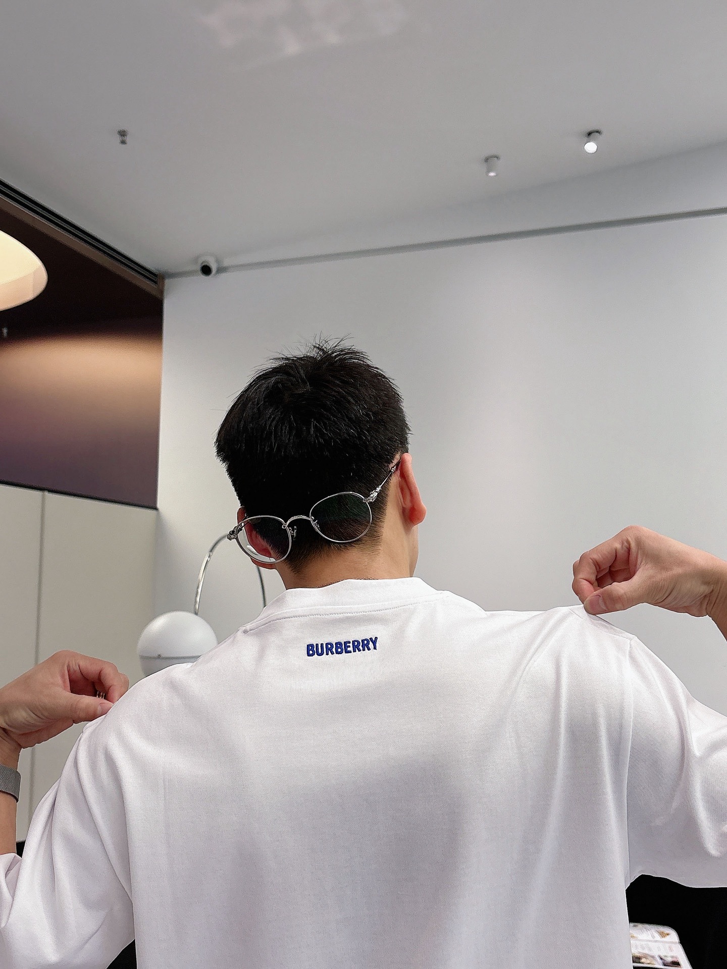 巴宝莉🌾、🆕2026春夏新品发售新品短袖T恤，面料采用新疆长绒棉，温儒柔软 细腻柔软 上身自然是舒适 凉