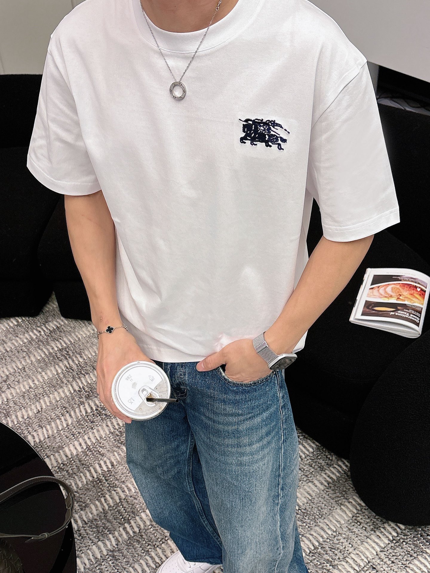 巴宝莉🌾、🆕2026春夏新品发售新品短袖T恤，面料采用新疆长绒棉，温儒柔软 细腻柔软 上身自然是舒适 凉