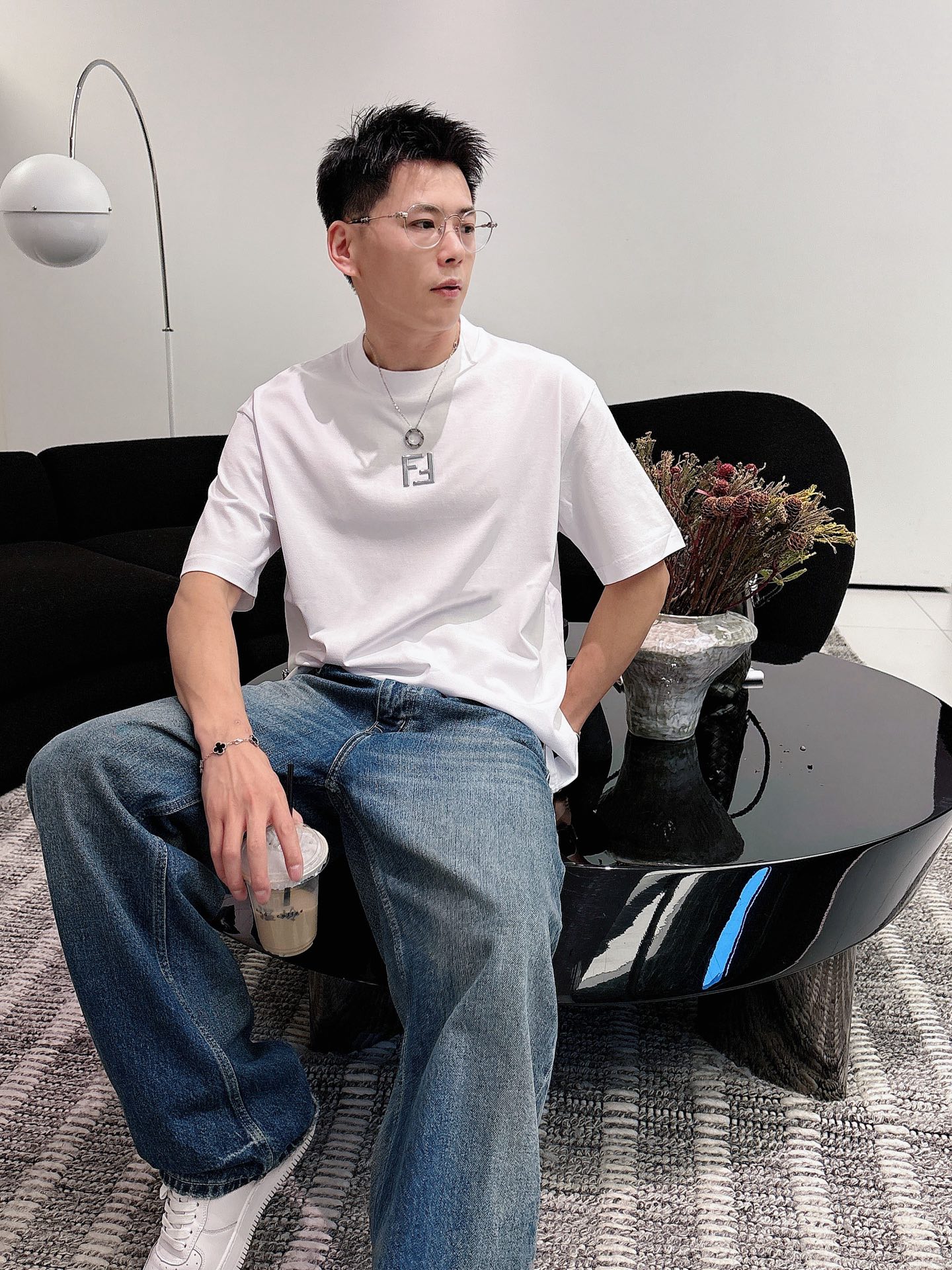 芬迪🌾、🆕2026春夏新品发售新品短袖T恤，面料采用新疆长绒棉，温儒柔软 细腻柔软 上身自然是舒适 凉爽