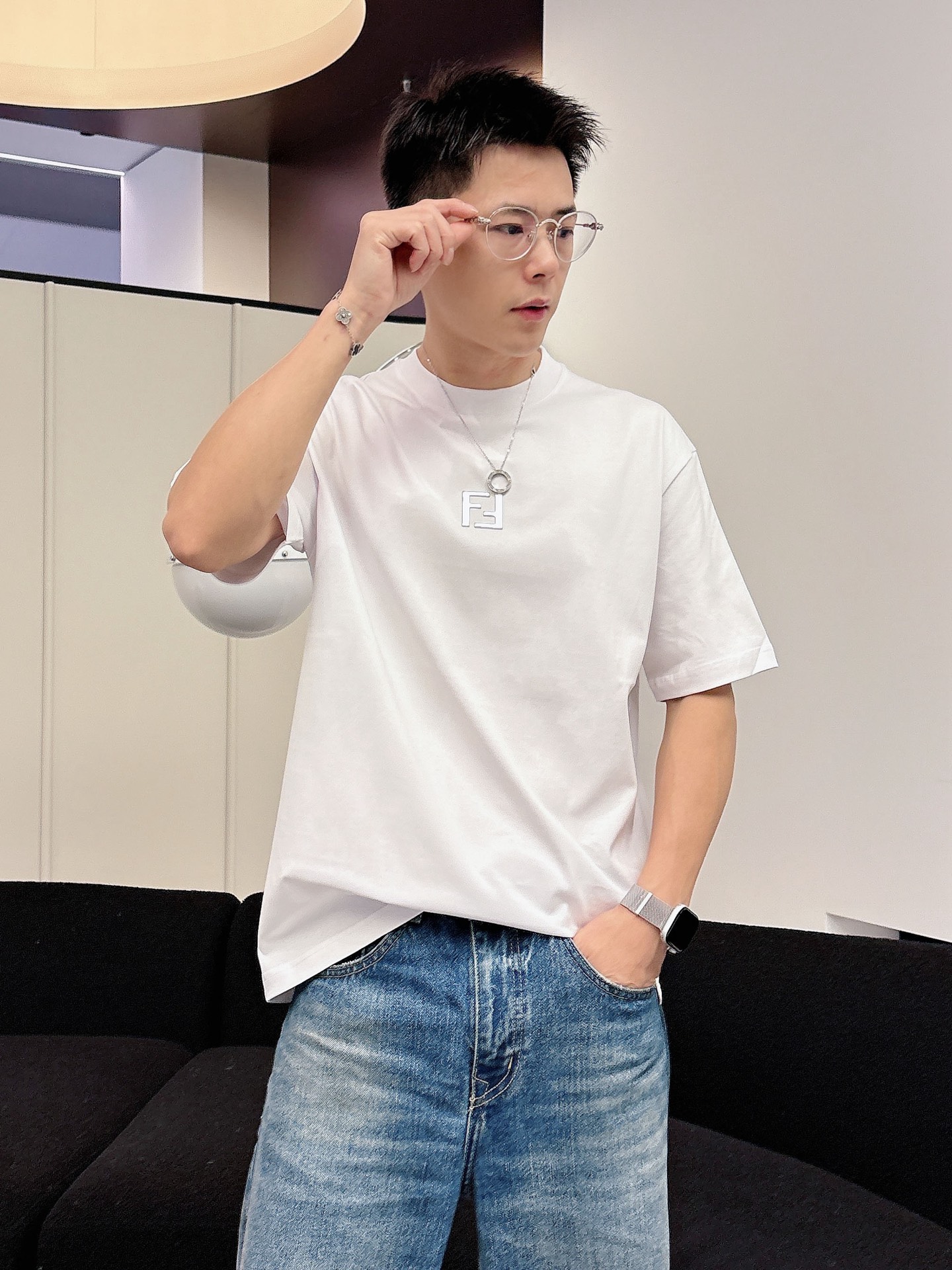 芬迪🌾、🆕2026春夏新品发售新品短袖T恤，面料采用新疆长绒棉，温儒柔软 细腻柔软 上身自然是舒适 凉爽