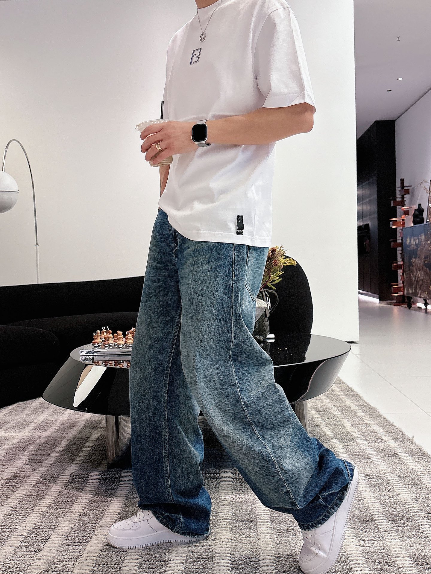 芬迪🌾、🆕2026春夏新品发售新品短袖T恤，面料采用新疆长绒棉，温儒柔软 细腻柔软 上身自然是舒适 凉爽