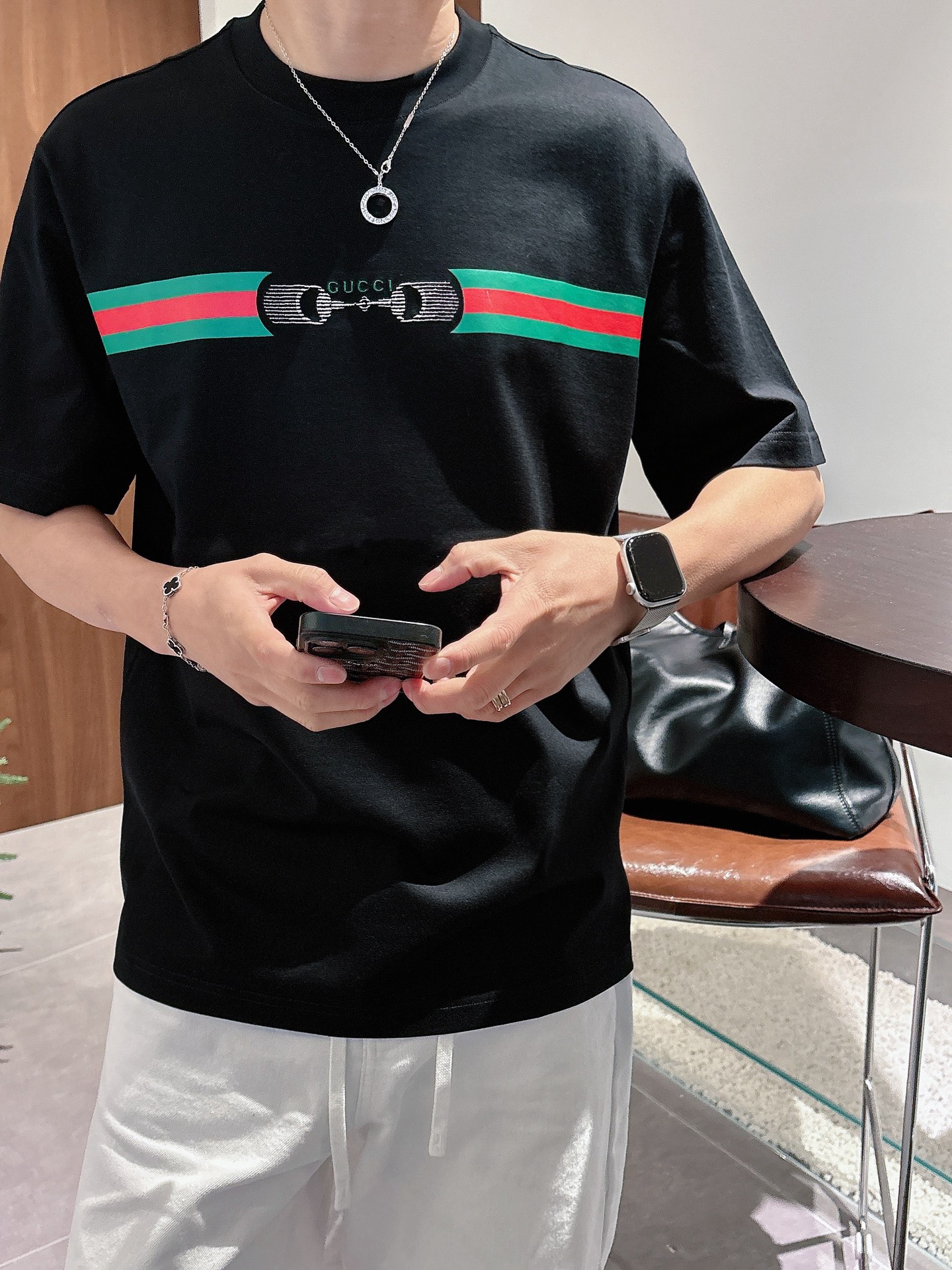 古奇🌾、🆕2026春夏新品发售新品短袖T恤，面料采用新疆长绒棉，温儒柔软 细腻柔软 上身自然是舒适 凉爽