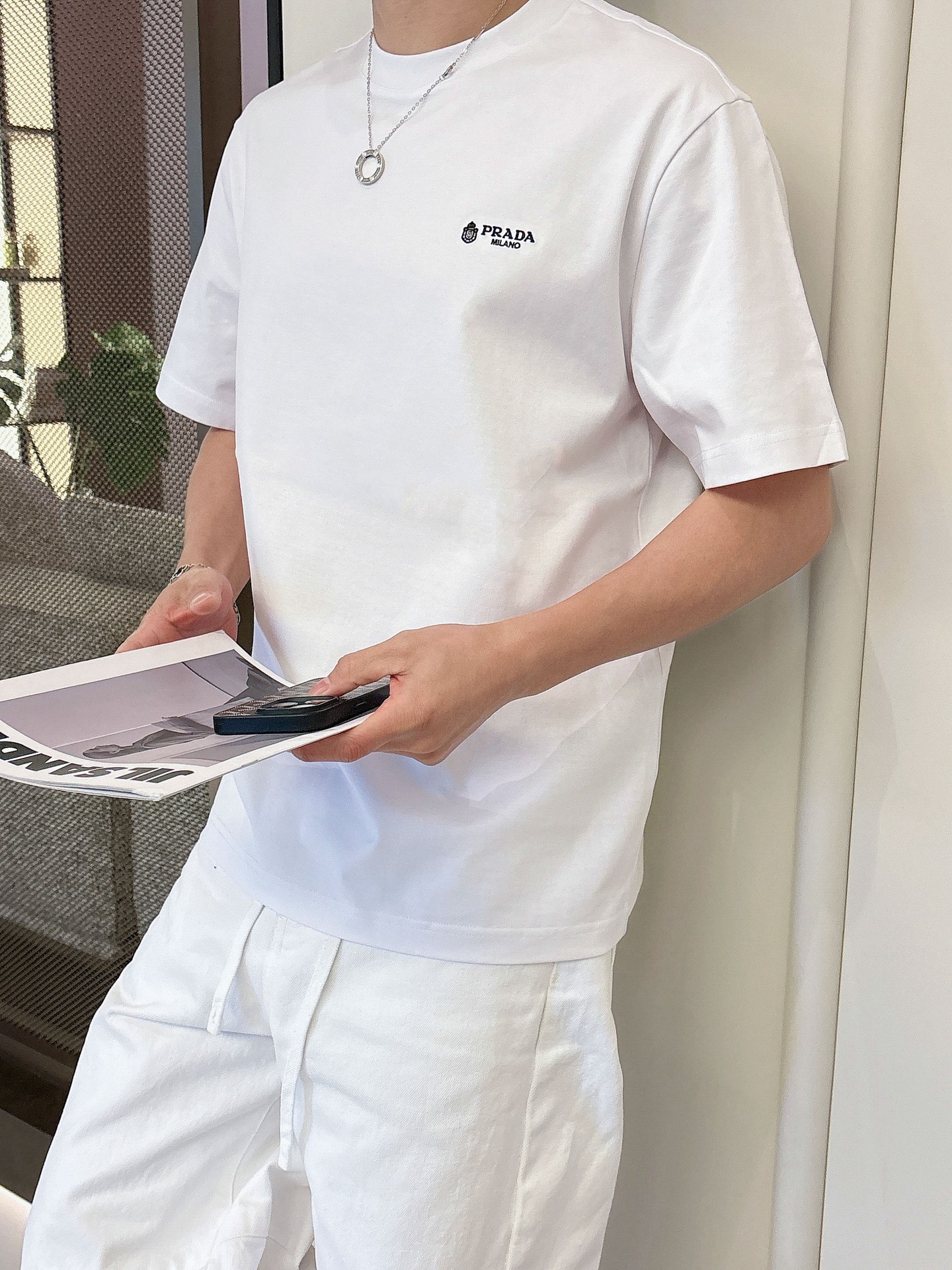 普拉达🌾、🆕2026春夏新品发售新品短袖T恤，面料采用新疆长绒棉，温儒柔软 细腻柔软 上身自然是舒适 凉