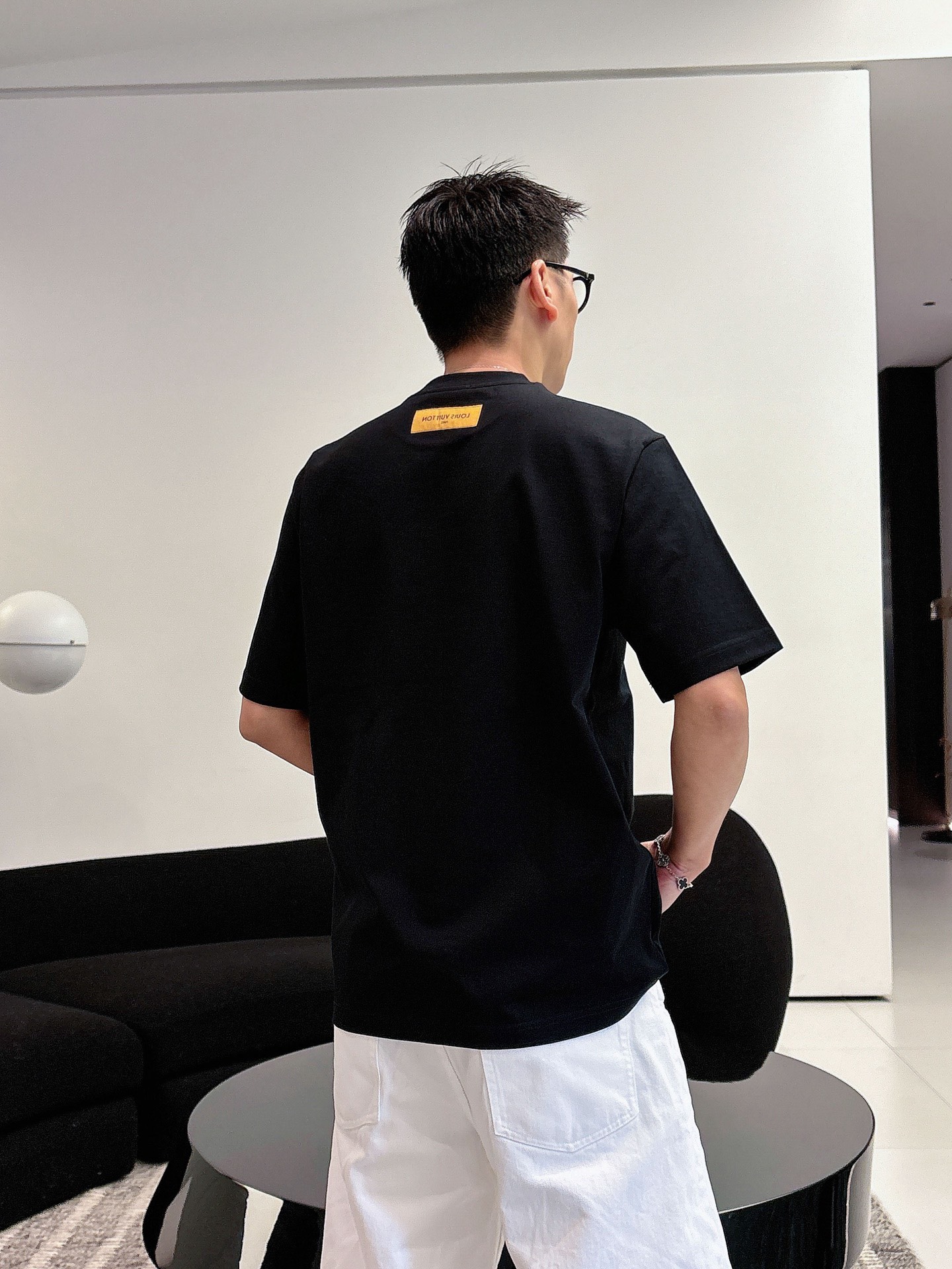 LV🌾、🆕2026春夏新品发售新品短袖T恤，面料采用新疆长绒棉，温儒柔软 细腻柔软 上身自然是舒适 凉爽