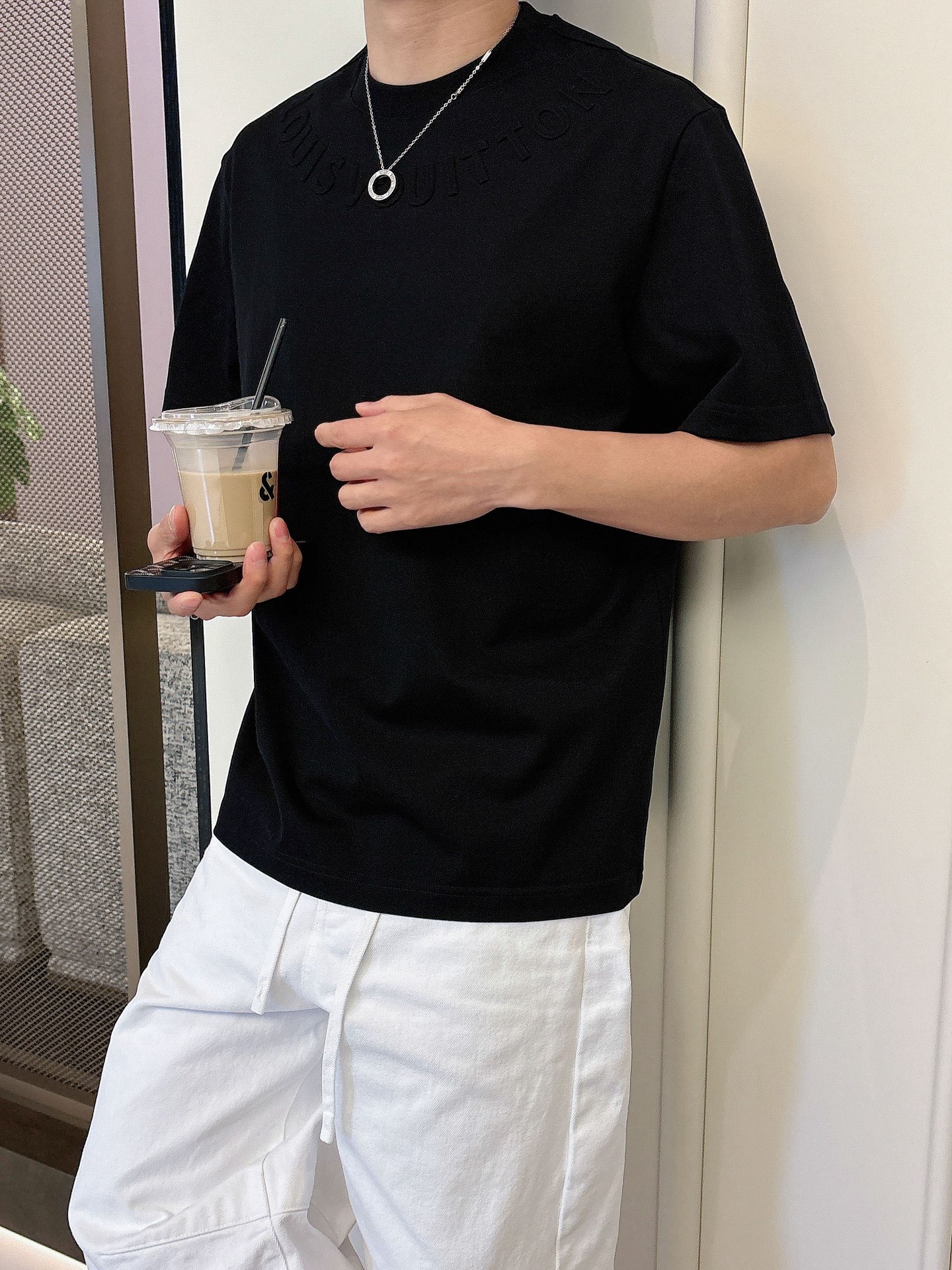 LV🌾、🆕2026春夏新品发售新品短袖T恤，面料采用新疆长绒棉，温儒柔软 细腻柔软 上身自然是舒适 凉爽