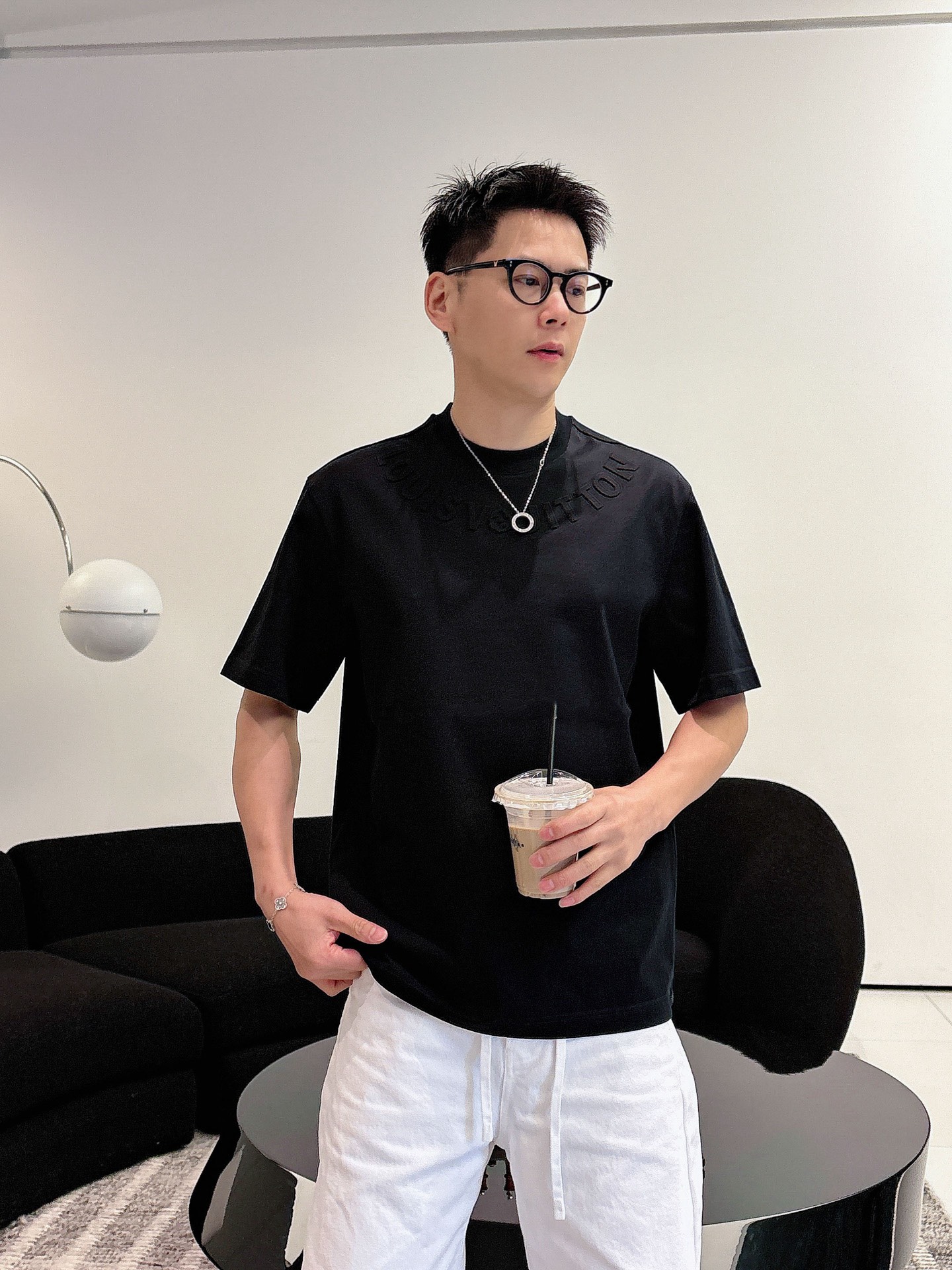 LV🌾、🆕2026春夏新品发售新品短袖T恤，面料采用新疆长绒棉，温儒柔软 细腻柔软 上身自然是舒适 凉爽