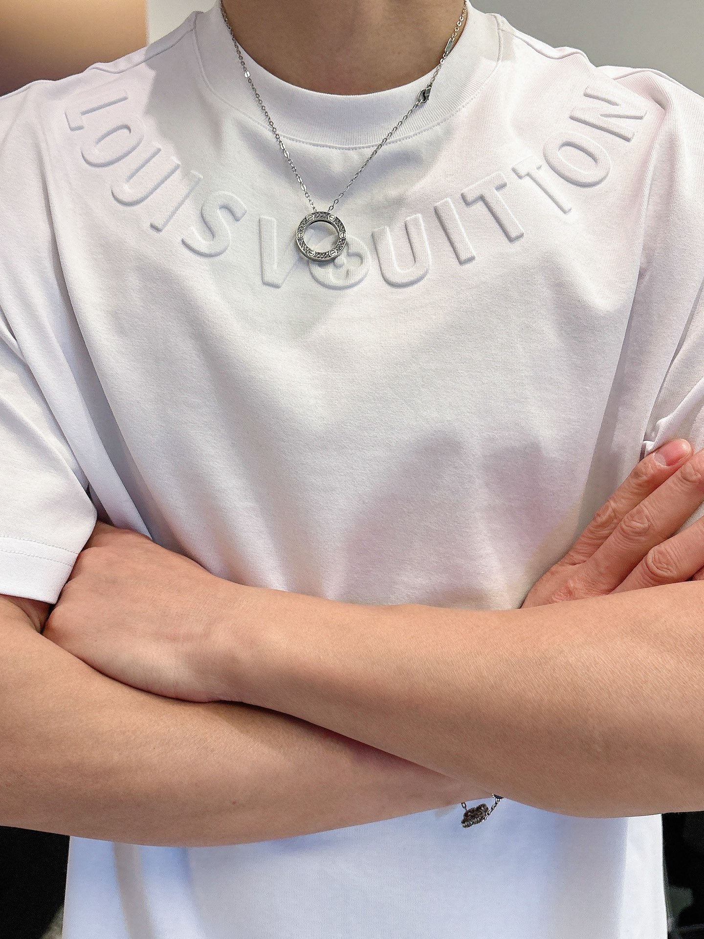 LV🌾、🆕2026春夏新品发售新品短袖T恤，面料采用新疆长绒棉，温儒柔软 细腻柔软 上身自然是舒适 凉爽