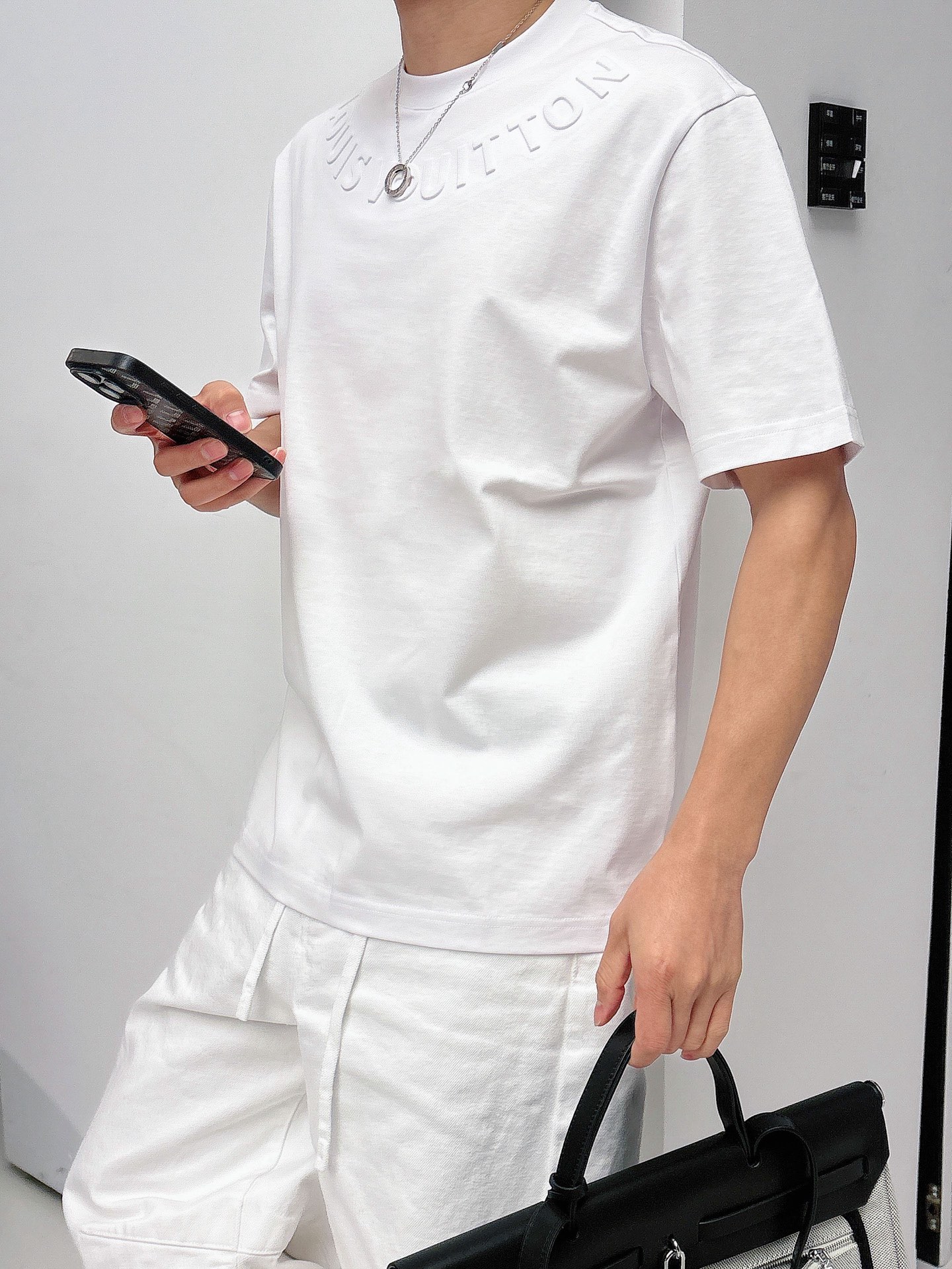 LV🌾、🆕2026春夏新品发售新品短袖T恤，面料采用新疆长绒棉，温儒柔软 细腻柔软 上身自然是舒适 凉爽