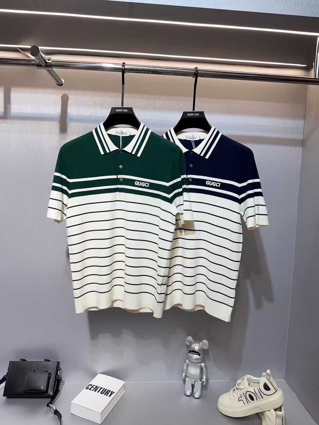 NO:527420,GUC*I New Autumn Men's Knitted Short-Sleeve T-Shirt Lapel POLO Shirt. Heavyweight stunning items, imported knitted Yilite fabrics for foreign merchants, efficient breathability and moisture absorption comfort is better than any cotton product, excellent drape and gloss bring a strong texture, giving fashion exquisite and elegant design concept, a must-have item for urn quality and fabric control, giving men the most exquisite dress. Size M-3XL can wear up to 190 catties.,,gucci,T-shirt,tees,t-shirt,alexander wang19860909GUC*I 古*奇 年秋季新款男士针织短袖T恤翻领POLO衫.重磅级尤物单品,外商客供进口针织伊力特面料,高效透气性与吸湿性舒适性胜于任何棉品,垂感极佳,光泽度带来强烈的质感,赋予了时装精致和优雅的设计理念,骨灰级品质和面料控的必收的一款单品,给予男人最精致打扮.尺码M-3XL 最大可穿190斤.,,gucci,T-shirt,tees，t-shirt,alexander wang,Men's clothing