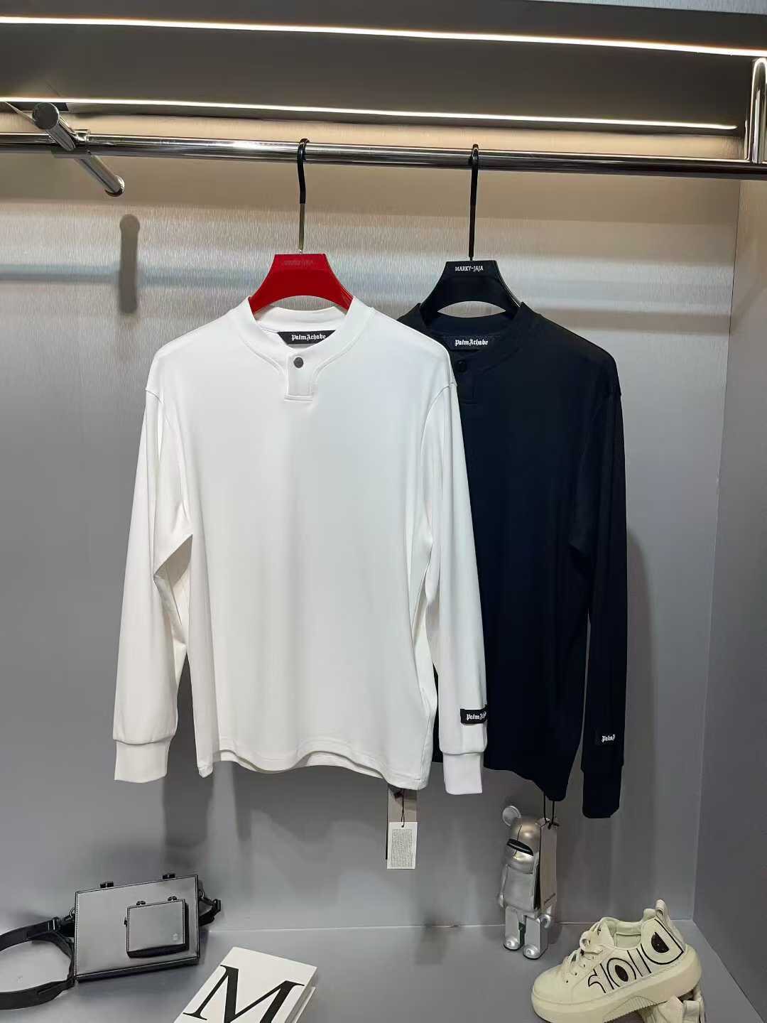 NO:527424,Pa*m Angel Palm Angel New Year's autumn and winter style men's thin pullover sweatshirt, high-end trendy stuff, all stars are following the same style for men and women!  A set of online items that all major celebrities and internet celebrities have. Heavy-high-end stunning stunts are the main series of the brand this season!  The high street mix and match the tone is delicious and eye-catching. The brand pattern on the chest is outlined, and the upper body effect is excellent!  It uses foreign businessmen's modal fabric, which is more efficient, breathable and silky and comfortable than any cotton product. It has excellent drape and a strong texture. It is a super fashionable and stylish product that combines both the inside and the outside!  Size M-3XL, maximum wearable 190 catties., hoodie, sweatshirts, alexander wang19860909Pa*m Ange*s棕榈*天使 年秋冬新款男士薄款套头卫衣,高端潮物,众星追捧男女同款！各大明星网红人手一套的出街单品.重磅级尤物单品,品牌本季主打系列！ 高街混搭腔调有味,吸睛有力之作.胸前品牌图案勾勒,上身效果超赞！采用外商客莫代尔面料,高效透气性与丝滑舒适性胜于任何棉品,垂感极佳,光泽度带来强烈的质感,超好的时髦内外兼搭单品！尺码M-3XL,最大可穿190斤.,,hoodie,sweatshirts,alexander wang,Men's clothing