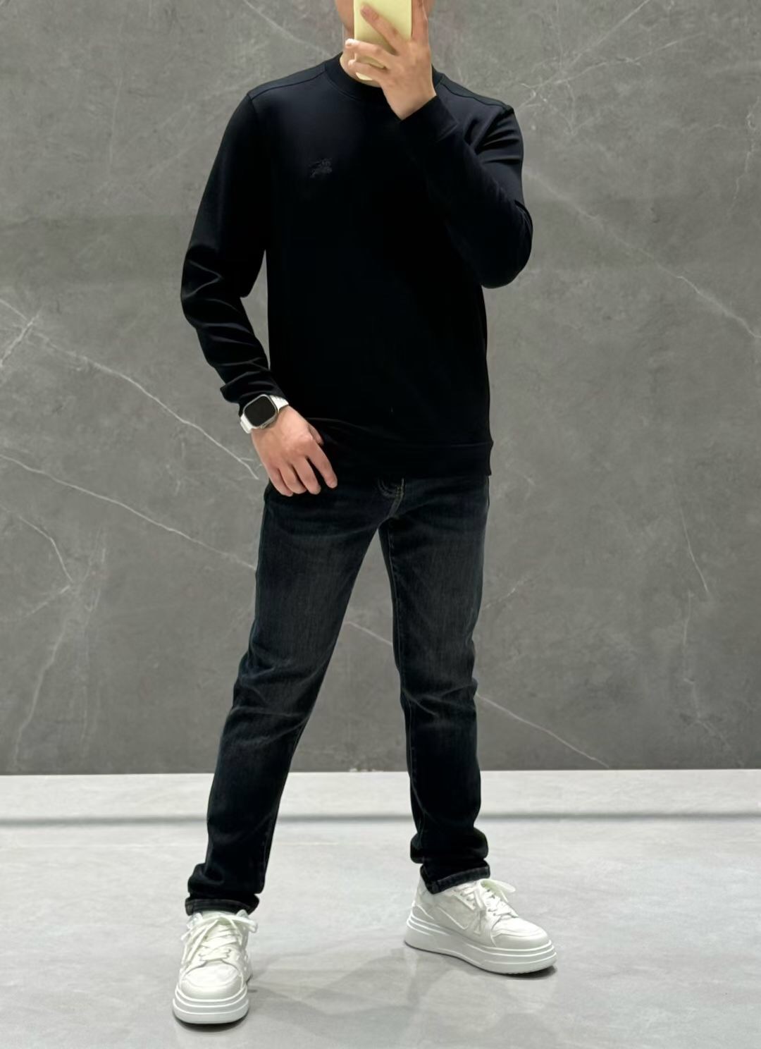 NO:549312,Burber*y New men's pullover sweatshirts for autumn and winter 2025. High-end office goods, heavyweight stunning items, high street mix and match tone, eye-catching and powerful work, unique craftsmanship on the chest, rich visual effects. Italian customer-supplied high-strength sweatshirts customized fabric, excellent drape, and strong gloss. Italian slim tailoring, super good fashionable and stylish inside and outside, giving men the most exquisite dress. Size M-3XL, can be worn up to 190 kilograms.,,burberry,burberry,hoodie,sweatshirts,alexander wang19860909Burber*y 巴宝*莉 2025年秋冬新款男士套头卫衣.写字楼高端货品,重磅级尤物单品,高街混搭腔调有味,吸睛有力之作,胸前独特工艺制作图案,视觉效果丰富.意大利客供高股卫衣定制面料,垂感极佳,光泽度带来强烈的质感,意式修身剪裁,超好的时髦内外兼搭单品,给予男人最精致打扮.尺码M-3XL,最大可穿到190斤.,,burberry,burberry,hoodie,sweatshirts,alexander wang,Men's clothing