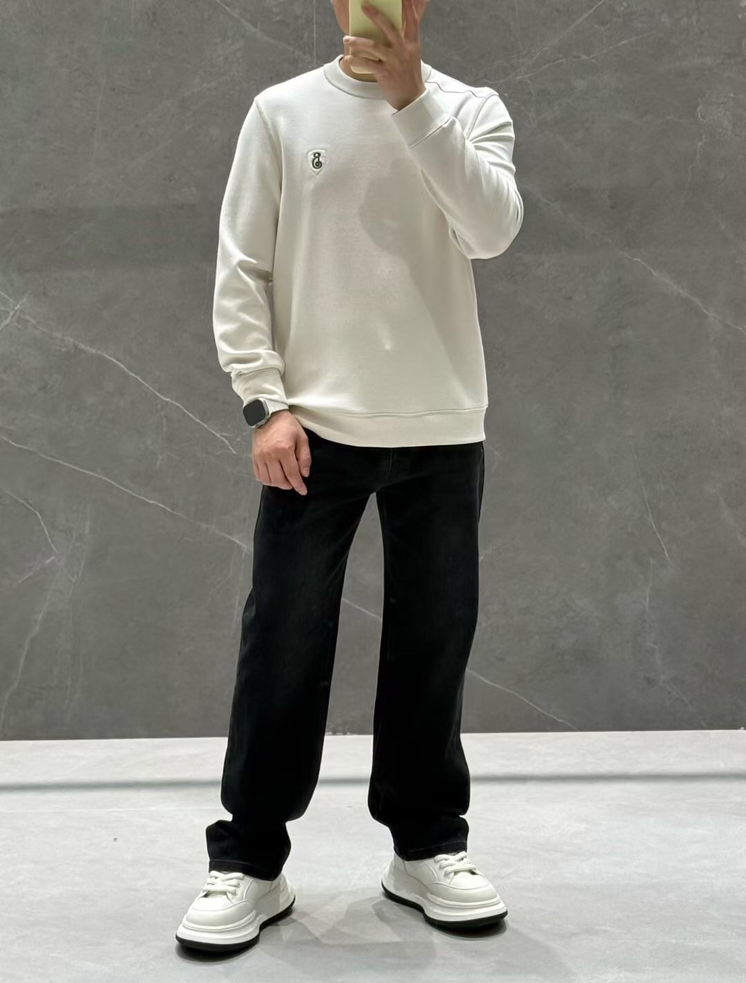 NO:549317,Burber*y New men's pullover sweatshirts for autumn and winter 2025. High-end office goods, heavyweight stunning items, high street mix and match tone, eye-catching and powerful work, unique craftsmanship on the chest, rich visual effects. Italian customer-supplied high-strength sweatshirts customized fabric, excellent drape, and strong gloss. Italian slim tailoring, super good fashionable and stylish inside and outside, giving men the most exquisite dress. Color black, dark green, white, purple, size M-3XL, maximum wearable to 190 pounds, burberry, burberry, hoodie, sweatshirts, alexander wang19860909Burber*y 巴宝*莉 2025年秋冬新款男士套头卫衣.写字楼高端货品,重磅级尤物单品,高街混搭腔调有味,吸睛有力之作,胸前独特工艺制作图案,视觉效果丰富.意大利客供高股卫衣定制面料,垂感极佳,光泽度带来强烈的质感,意式修身剪裁,超好的时髦内外兼搭单品,给予男人最精致打扮.颜色黑色 墨绿 白色 紫色 尺码M-3XL,最大可穿到190斤,,burberry,burberry,hoodie,sweatshirts,alexander wang,Men's clothing