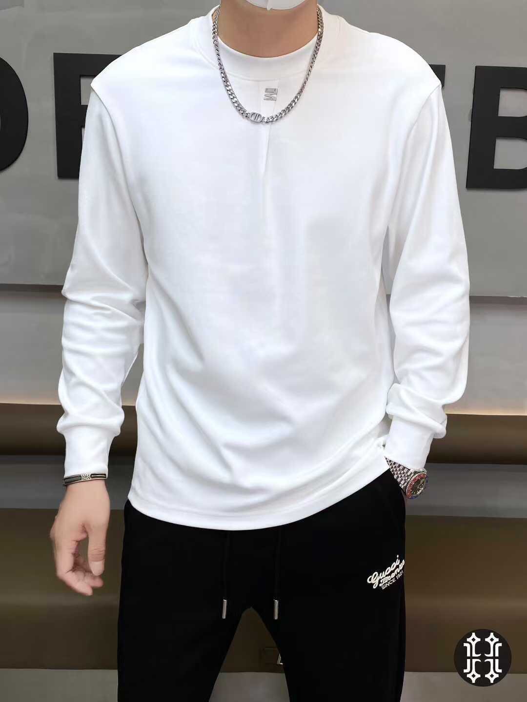 NO:570648,MONCL*R MONCL*R  2025 new autumn and winter men's thin round-neck pullover sweatshirt. High-quality European product series. Heavy-duty stunner item, high-street mix and match with interesting accents, eye-catching and powerful work, unique craftsmanship pattern on the chest, rich visual effects. Modal fabric provided by Italian customers, excellent drape, gloss brings strong texture, Italian slim tailoring, super fashionable interior and exterior items, giving men the most exquisite dress. Size M-3XL, can wear up to 195 pounds!  ,,hoodie,sweatshirts,alexander wang19860909MONCL*R 蒙*口 2025年秋冬新款男士薄款圆领套头卫衣.高品质欧货系列.重磅级尤物单品,高街混搭腔调有味,吸睛有力之作,胸前独特工艺制作图案,视觉效果丰富.意大利客供莫代尔面料,垂感极佳,光泽度带来强烈的质感,意式修身剪裁,超好的时髦内外兼搭单品,给予男人最精致打扮.尺码M-3XL,最大可穿到195斤！,,hoodie,sweatshirts,alexander wang,Men's clothing