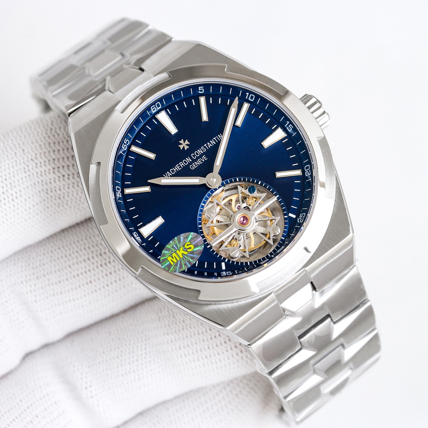 NO:944325,MKS is the pinnacle of cardless appearance and the king of steel watches. The Vacheron Constantin Overseas Tourbillon is the first tourbillon watch in this series. It has a stylish appearance and exquisite craftsmanship. It can be said to be the crowning work in the series. 1 The case is made of 316L stainless steel, with dynamic and smooth lines; it is exquisitely polished.  2. The movement has a Vacheron Constantin Maltese cross-shaped three-dimensional tourbillon logo at 6 o'clock. The flywheel frame crossbars are all hand-polished and chamfered, truly reflecting the watchmaker's craftsmanship standards. 3. The dial has a characteristic translucent blue paint surface with a sunburst satin brushing effect, super Swiss luminous coating scales, and the hour and minute hands have white luminous coating, making it easier to read the time at night.  4. The diameter of the watch is the same as the original. The diameter is 42.5X13.5 mm. 5. The watch mirror is a double-sided high-definition and transparent sapphire crystal mirror!  6 The strap adopts a stainless steel bracelet with a polished half Maltese cross design logo and satin brushed links. It is equipped with a stainless steel three-section folding buckle and button, as well as a comfort adjustment device system. In addition, it is also equipped with an replaceable blue rubber strap to meet the different matching needs of the wearer.  The new Vacheron Constantin Overseas series tourbillon can be said to be the crowning fraud of this series. It has the unique shape design in the series and is blessed with the complex functions of the tourbillon. It achieves a harmonious beauty between elegance and leisure, once again interpreting the charm of watchmaking.,,versace,vacheron19860909MKS无卡度颜值巅峰、钢表之王,江诗丹顿Overseas纵横四海陀飞轮,该系列中第一枚陀飞轮腕表,外观时尚,工艺精美,可谓为系列中的加冕之作. 1表壳采用316L精钢材质,线条动感流畅；打磨抛光细腻精致. 2机芯6点位置带有江诗丹顿马耳他十字型的立体陀飞轮标志,飞轮的框架横杆全部以手工打磨倒角,真正体现制表师的工艺标准. 3表盘表盘以特色代表性的半透明蓝色漆面,并带有旭日纹缎面拉丝效果,超强瑞士夜光涂层刻度,时针与分针均有白色夜光涂层,更加方便夜间读时. 4表径尺寸与原装一致直径42.5X13.5毫米 5表镜双面高清透彻蓝宝石水晶镜面！ 6表带采用精钢表链,经抛光处理的半马耳他十字设计标识和缎面拉丝链节,配有精钢三段折叠式表扣和按钮,以及舒适度调节装置系统.除此之外,还配有可替换的蓝色橡胶表带.满足佩戴者不同的搭配需求. 全新江诗丹顿Overseas纵横四海系列陀飞轮可以说是这一系列的加冕之诈,拥有系列中特色造型设计,更有陀飞轮复杂功能的加持.在优雅和休闲之间达到了一种和谐之美,再一次演绎制表魅力.,,versace,vacheron,Watch